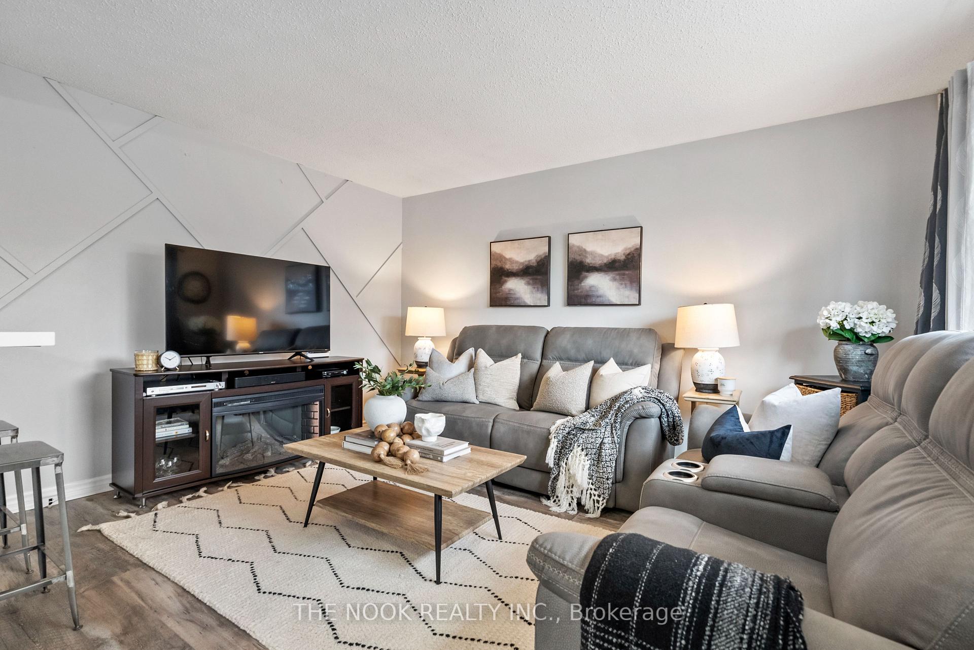 Photo 3 of 30 Centerfield Drive, Clarington, Courtice — HOMEH