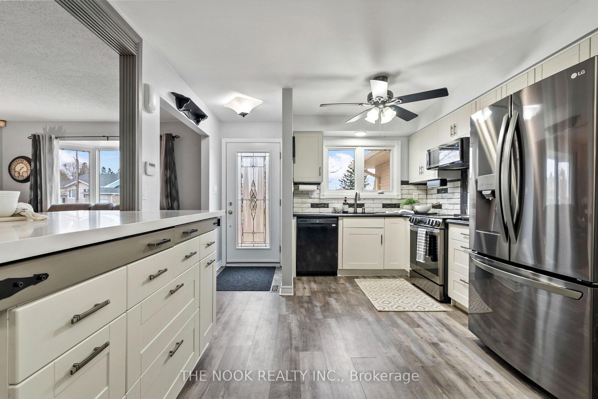 Photo 4 of 30 Centerfield Drive, Clarington, Courtice — HOMEH