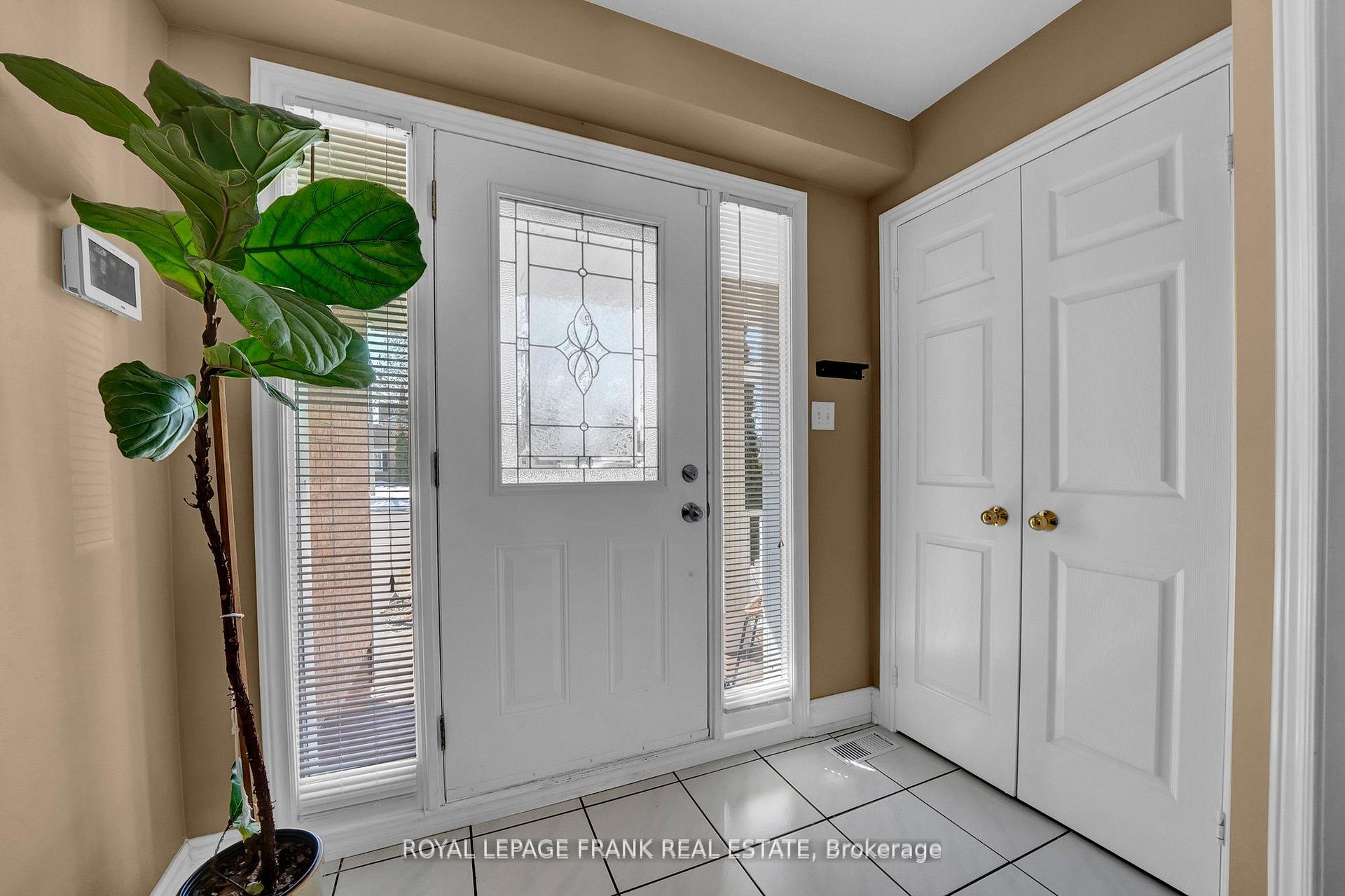 Photo 3 of 49 Hearthstone Crescent, Clarington, Courtice — HOMEH