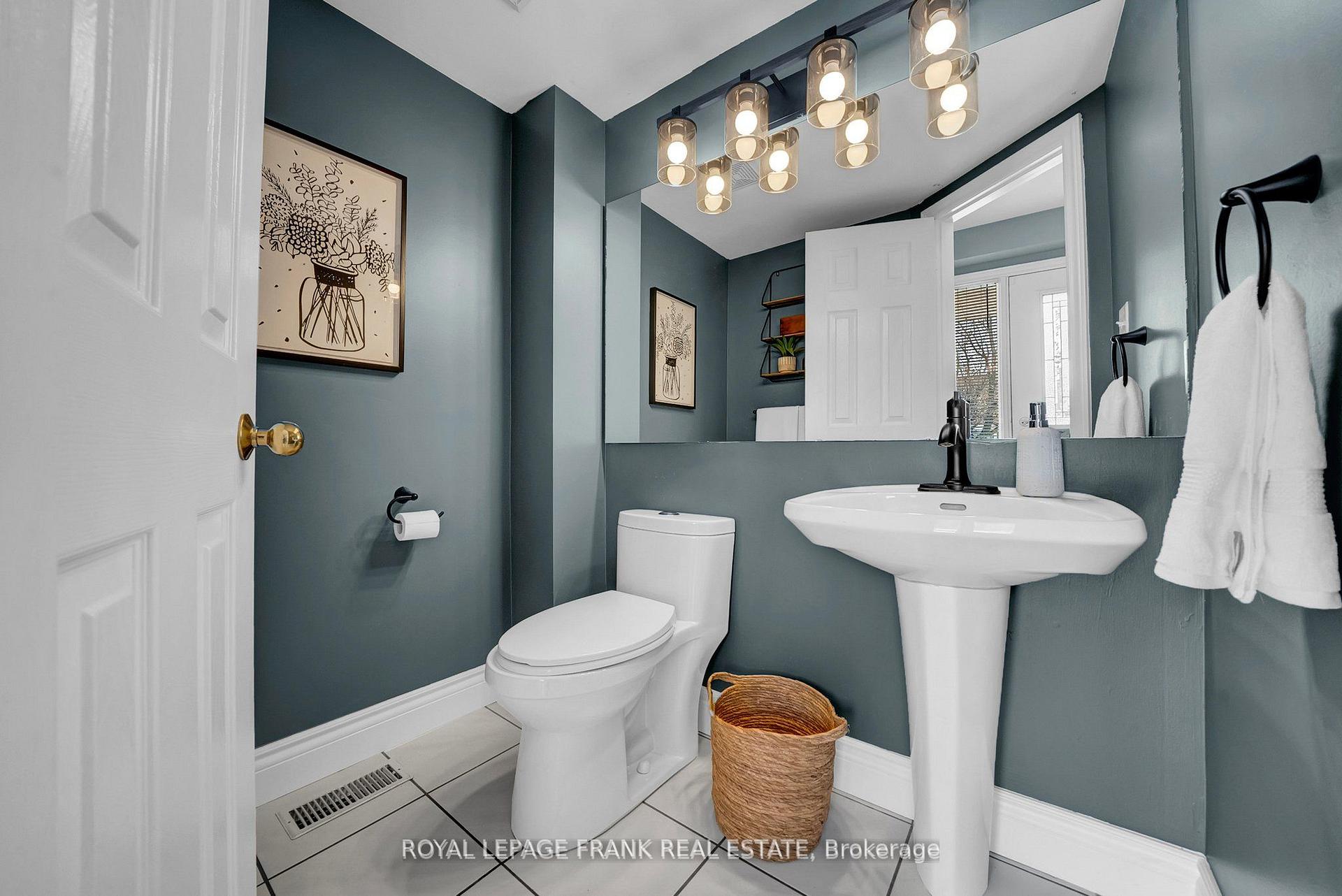 Photo 6 of 49 Hearthstone Crescent, Clarington, Courtice — HOMEH