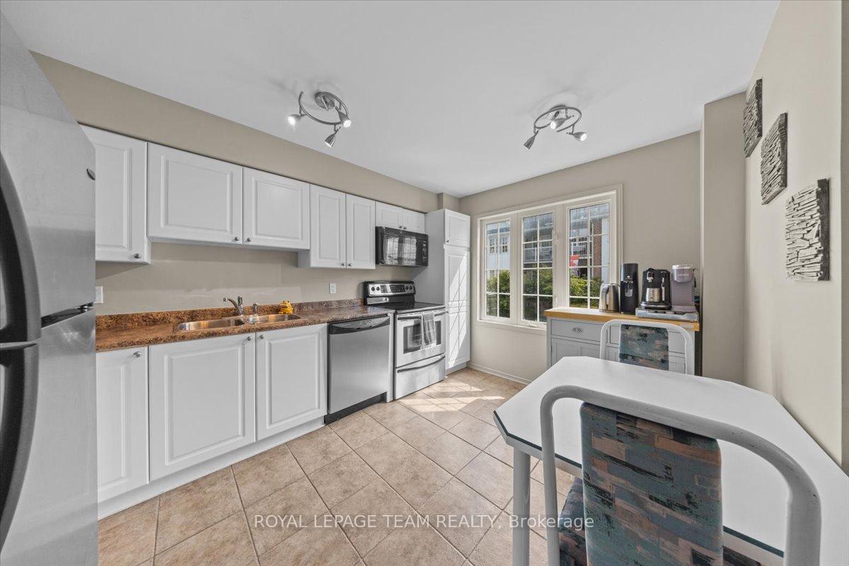 Photo 5 of 157 Fordham Private, Ottawa, Central Park — HOMEH