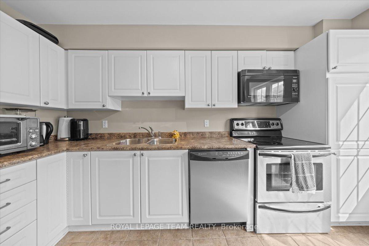 Photo 8 of 157 Fordham Private, Ottawa, Central Park — HOMEH