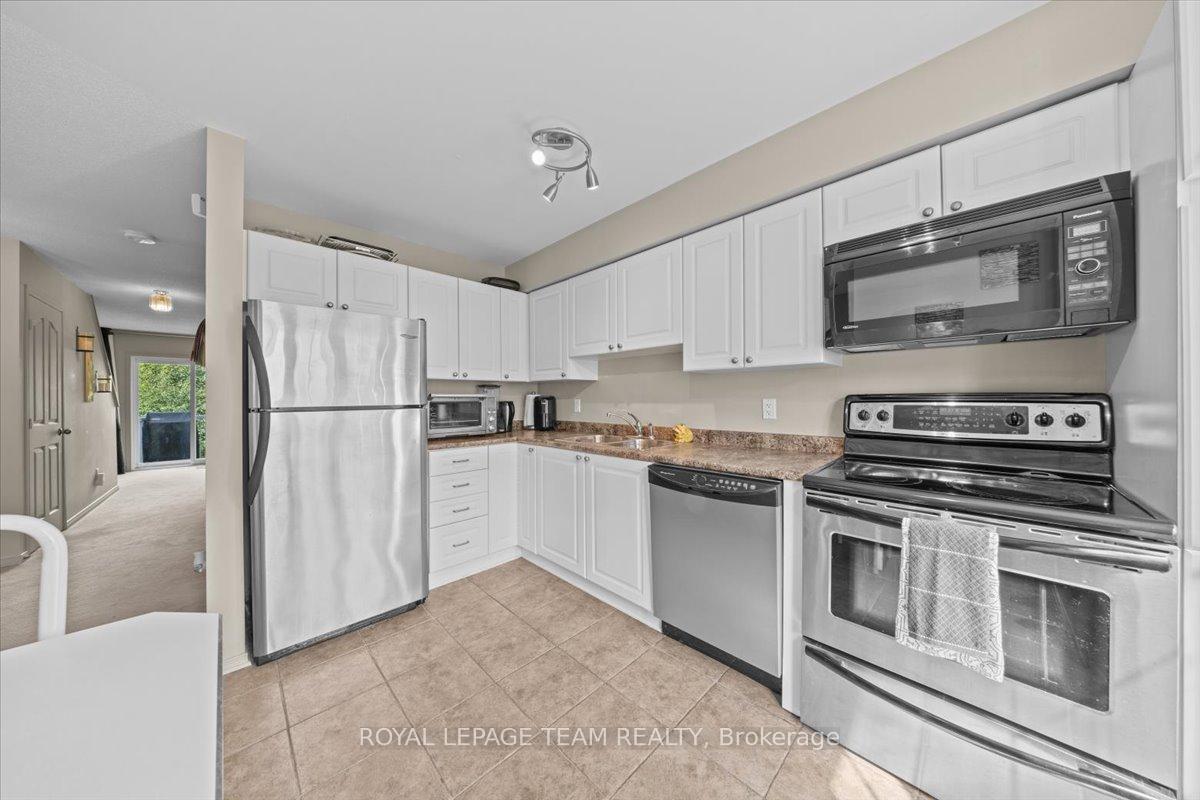 Photo 10 of 157 Fordham Private, Ottawa, Central Park — HOMEH