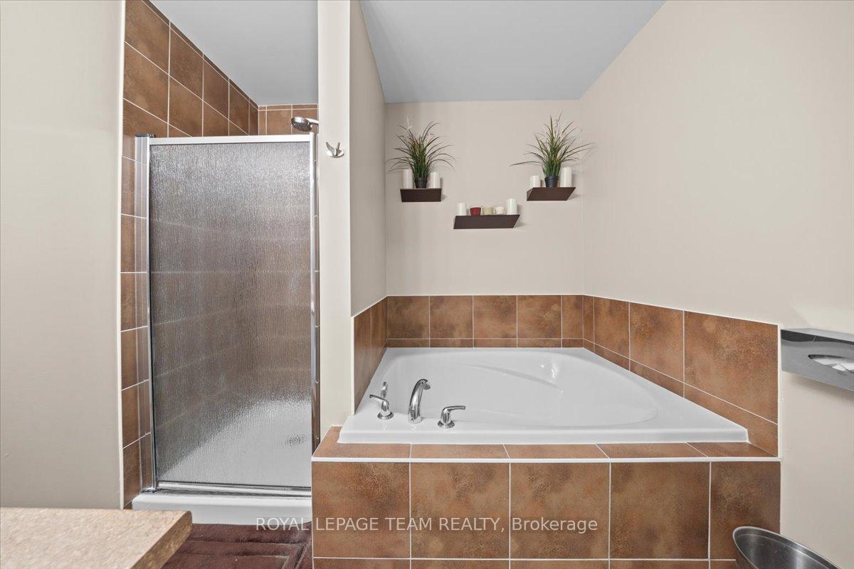 Photo 20 of 157 Fordham Private, Ottawa, Central Park — HOMEH