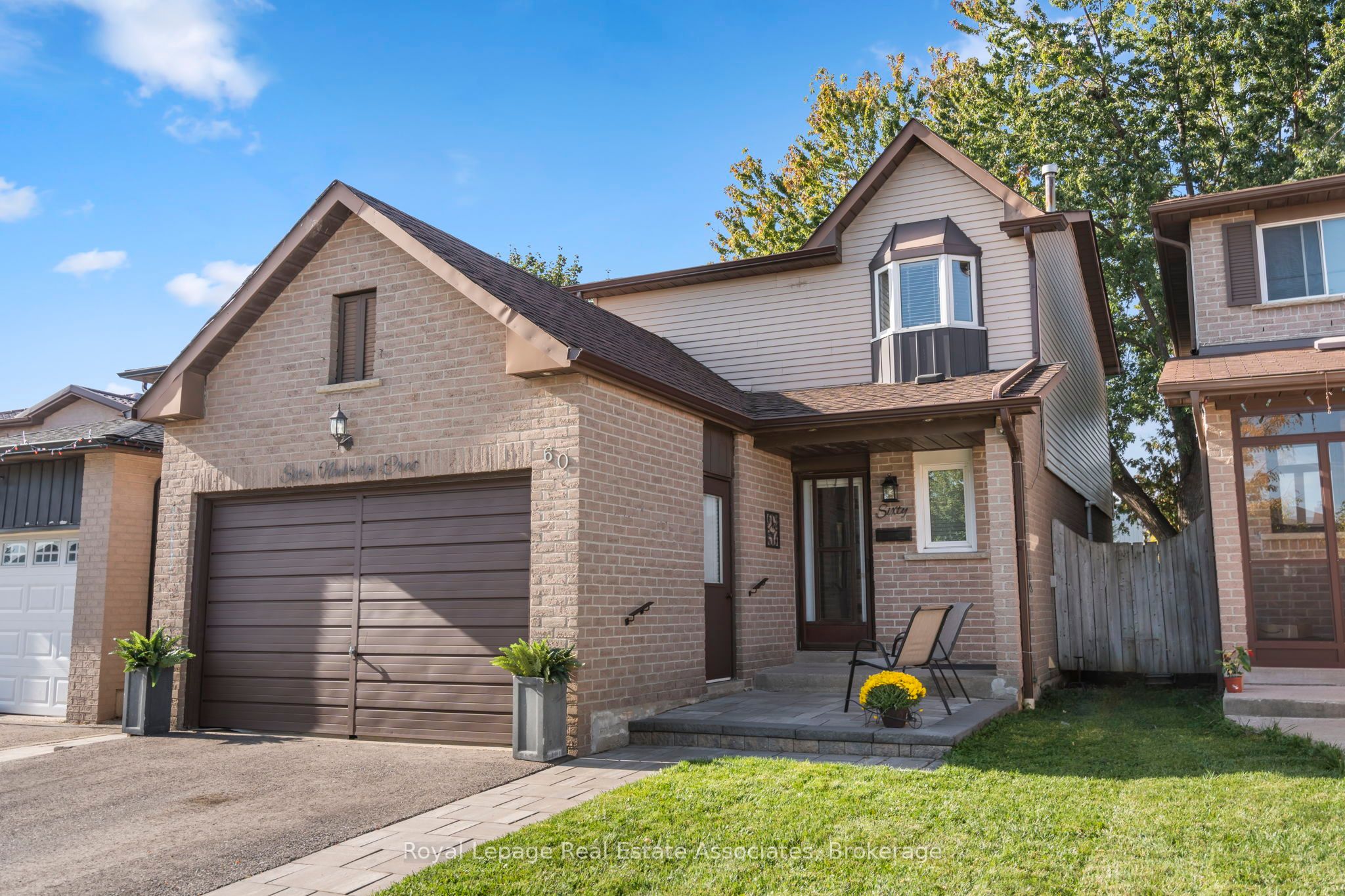 Photo 2 of 60 Newbridge Crescent, Brampton, Westgate — HOMEH