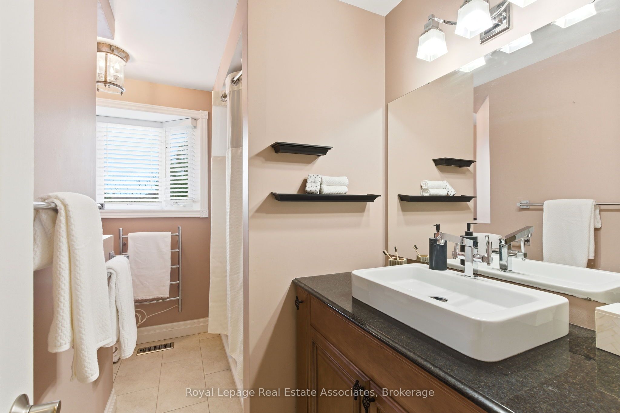Photo 62 of 60 Newbridge Crescent, Brampton, Westgate — HOMEH