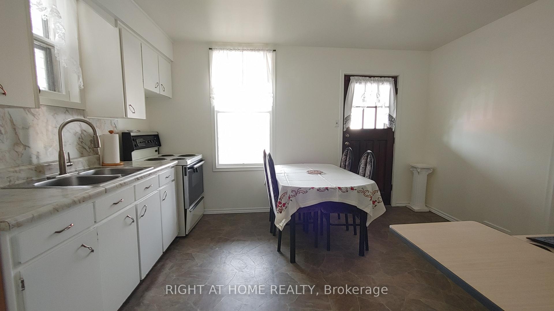 Photo 10 of 698 Cannon Street E, Hamilton, Gibson — HOMEH