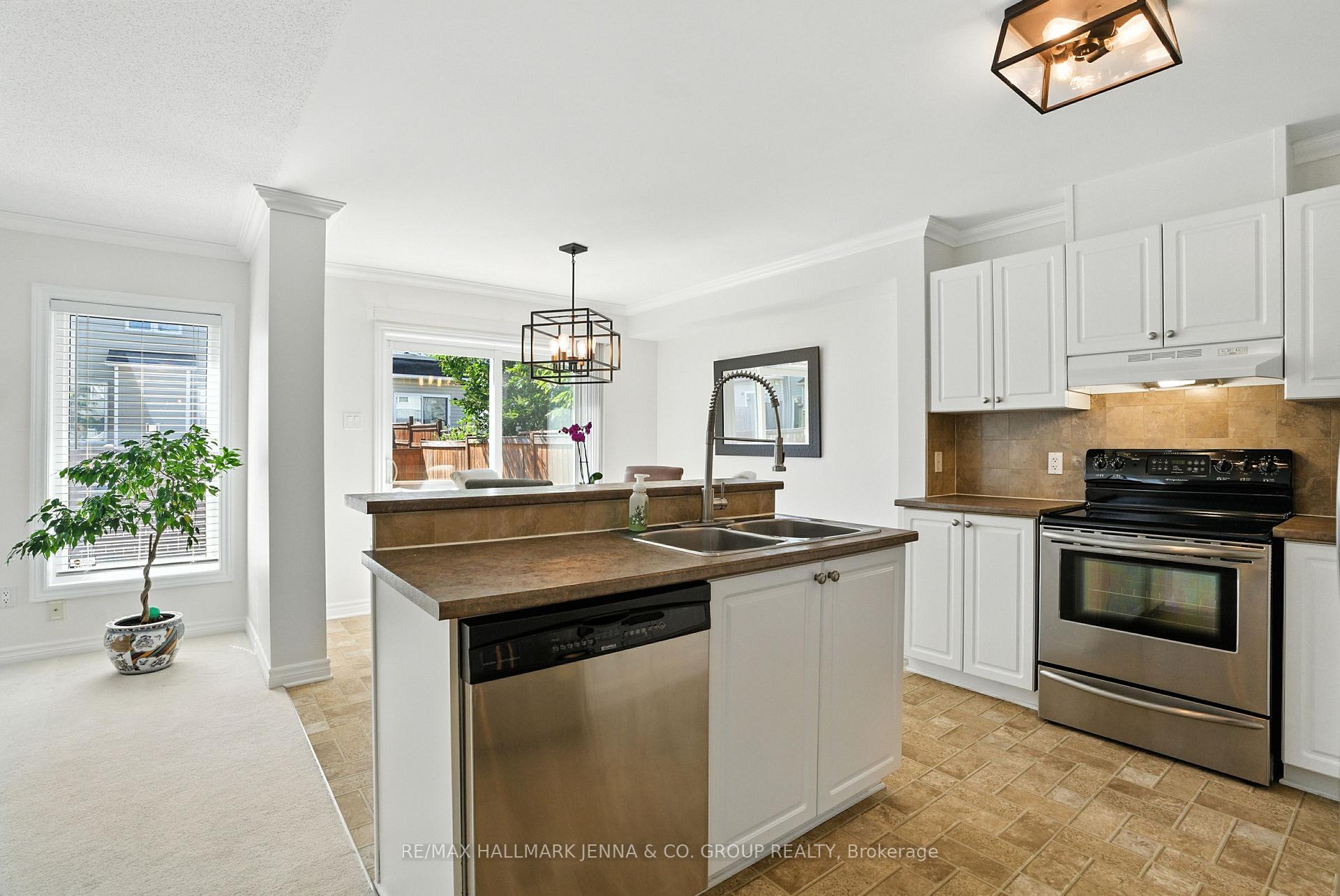 Photo 5 of 100 Sorento Street, Ottawa, Barrhaven - Strandherd — HOMEH