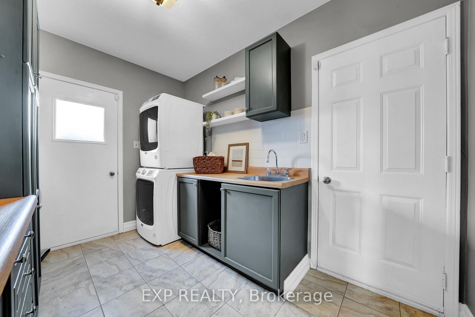 Photo 3 of 26 Lillian Crescent, Clarington, Newcastle — HOMEH
