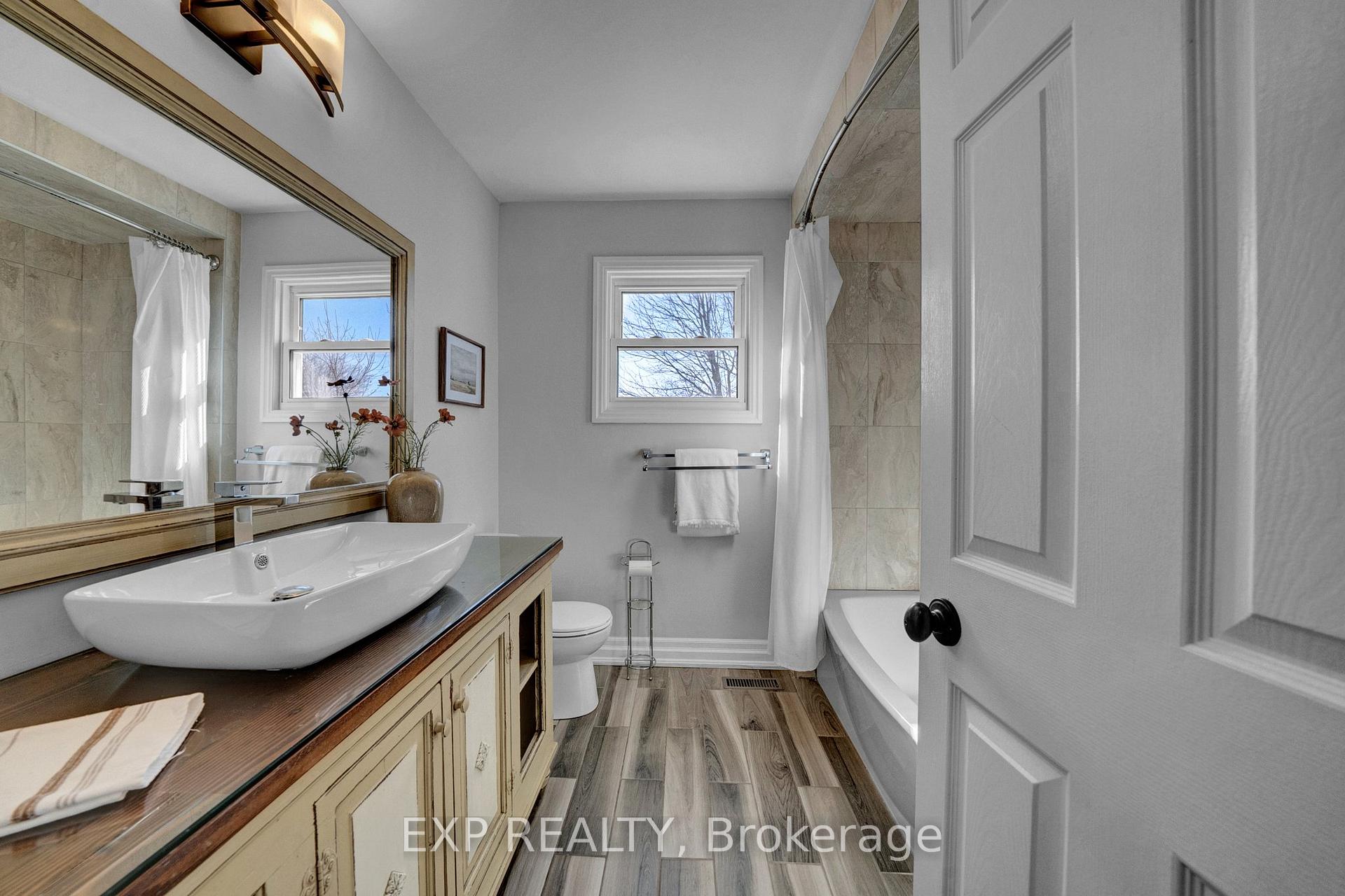 Photo 18 of 26 Lillian Crescent, Clarington, Newcastle — HOMEH
