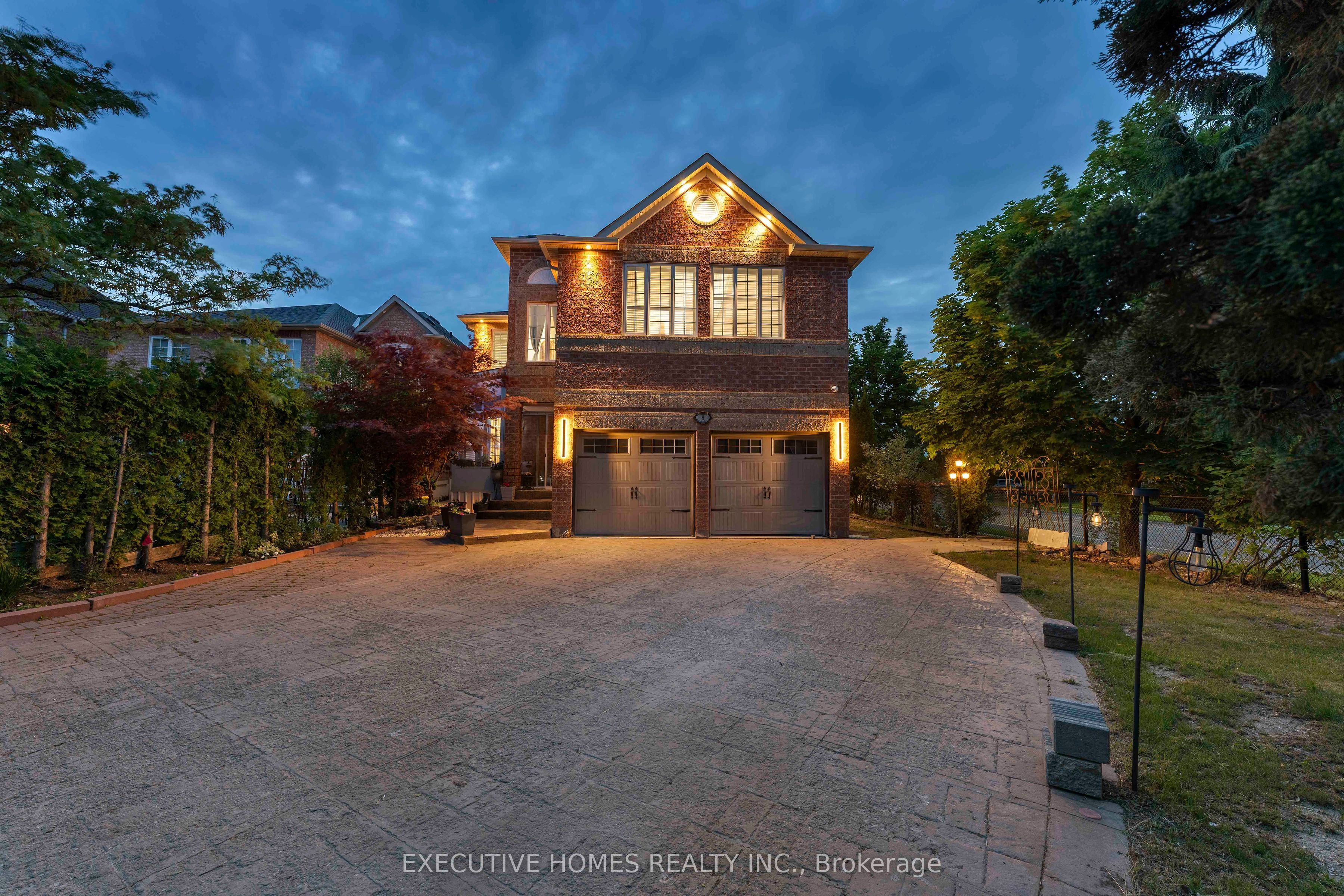 Front of 8 Shallimar Court