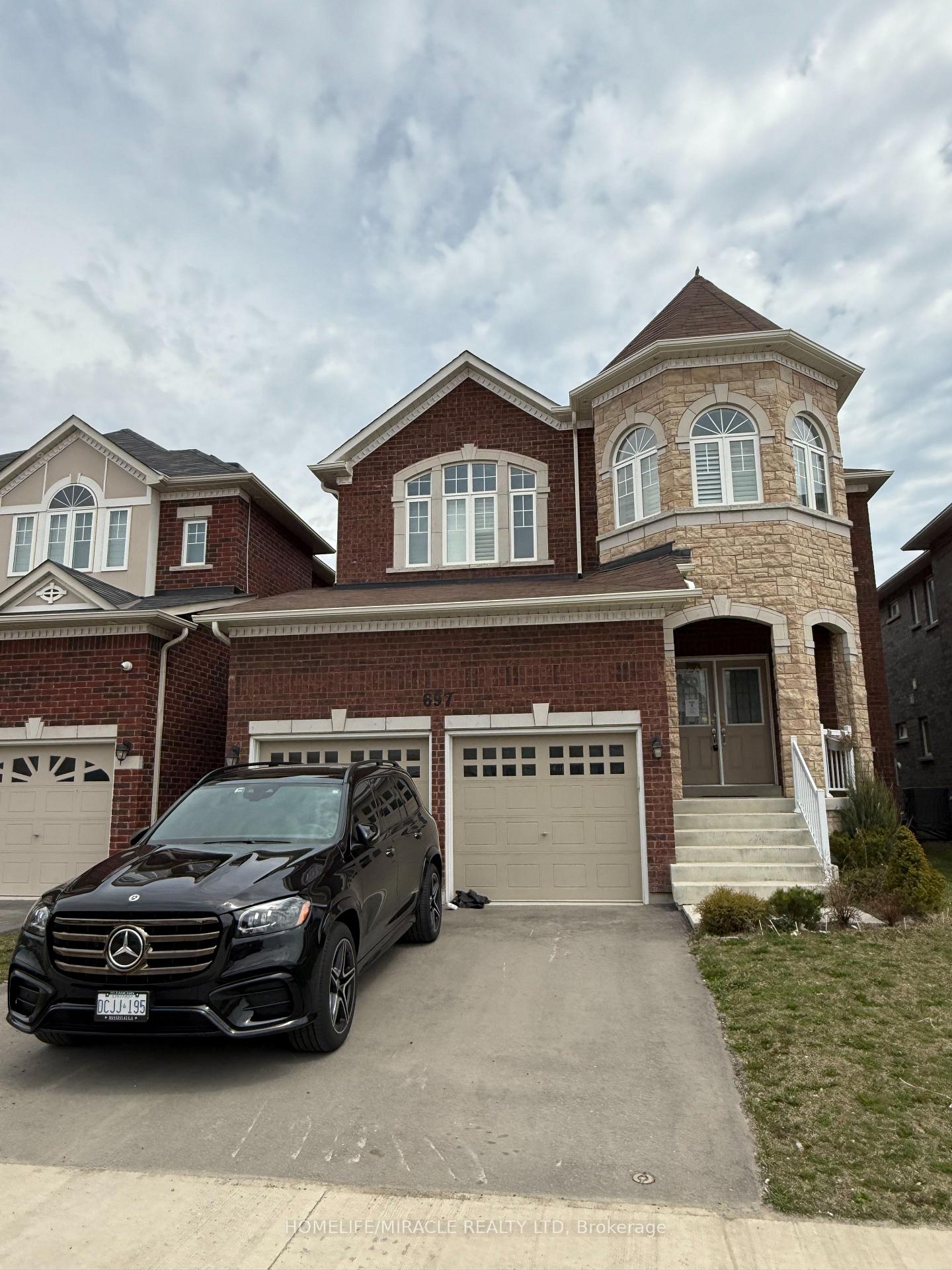 Front of 697 Audley Road S