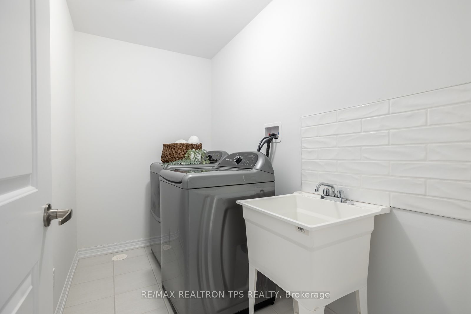 Photo 33 of 1107 Lockie Drive, Oshawa, Kedron — HOMEH