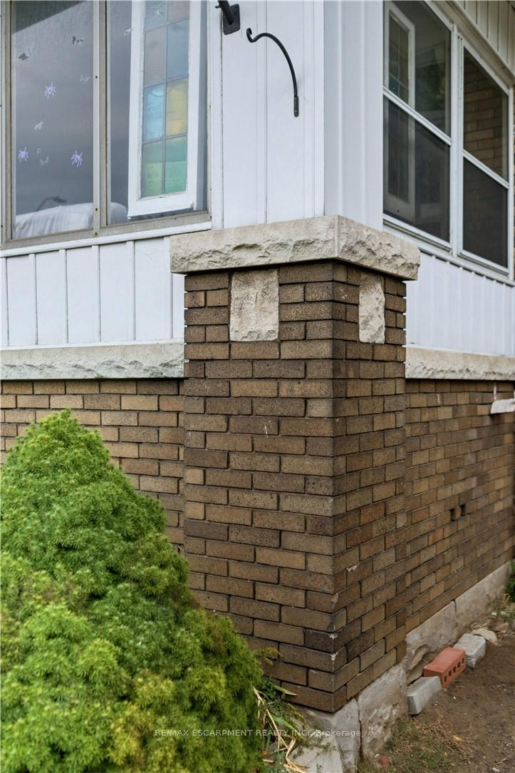 Photo 3 of 93 Barnesdale Boulevard, Hamilton, Stipley — HOMEH