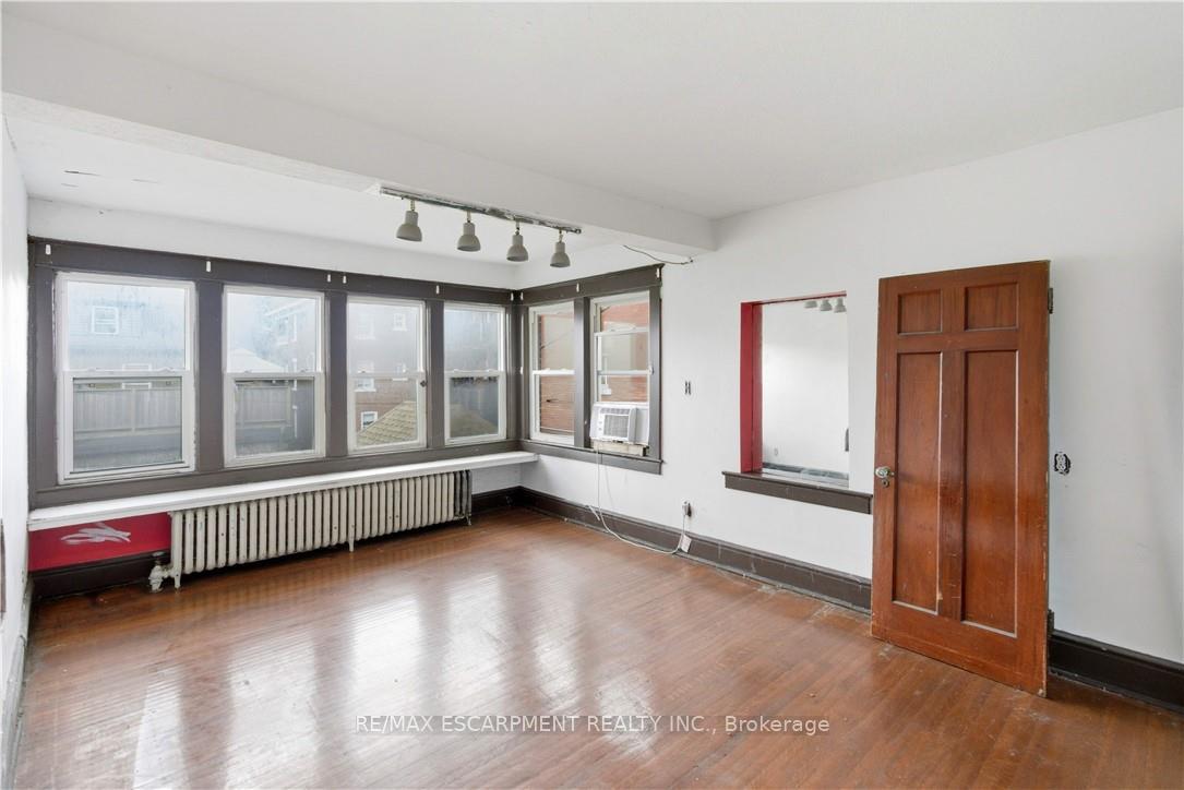 Photo 6 of 93 Barnesdale Boulevard, Hamilton, Stipley — HOMEH