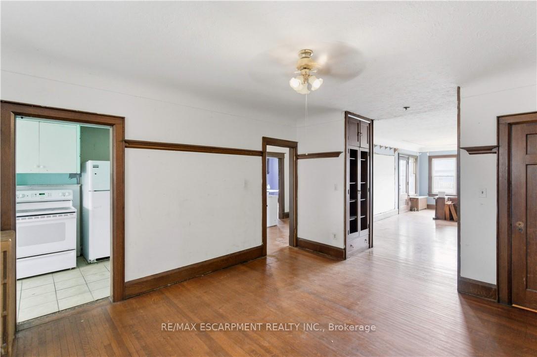 Photo 14 of 93 Barnesdale Boulevard, Hamilton, Stipley — HOMEH