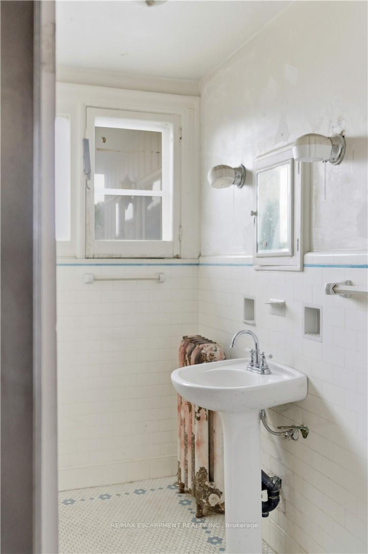 Photo 20 of 93 Barnesdale Boulevard, Hamilton, Stipley — HOMEH