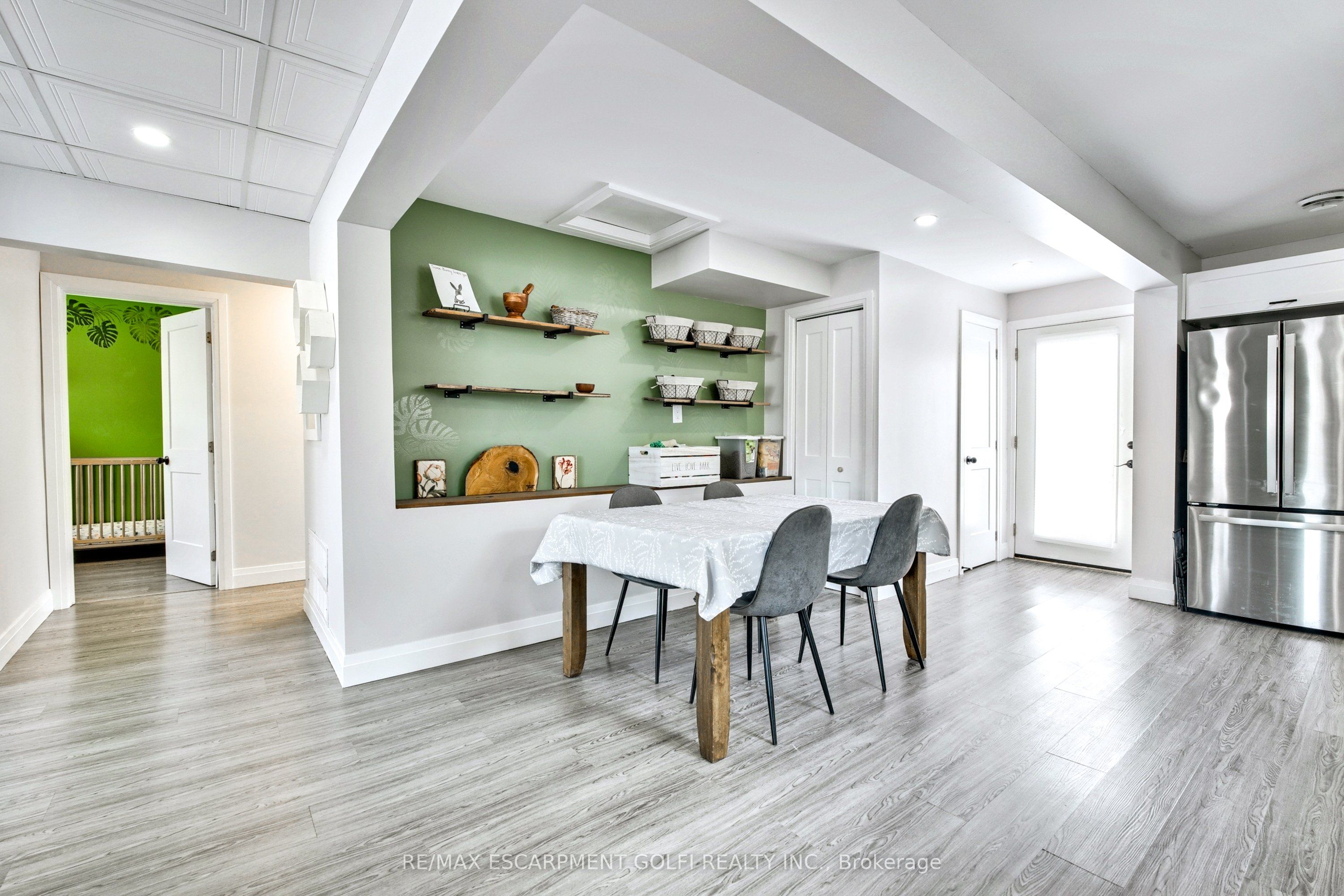 Photo 48 of 27 Grapeview Drive, St. Catharines, Grapeview — HOMEH