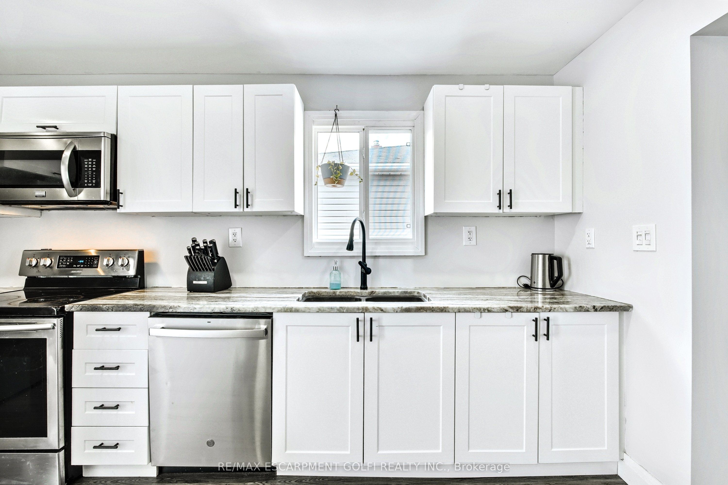 Photo 44 of 27 Grapeview Drive, St. Catharines, Grapeview — HOMEH