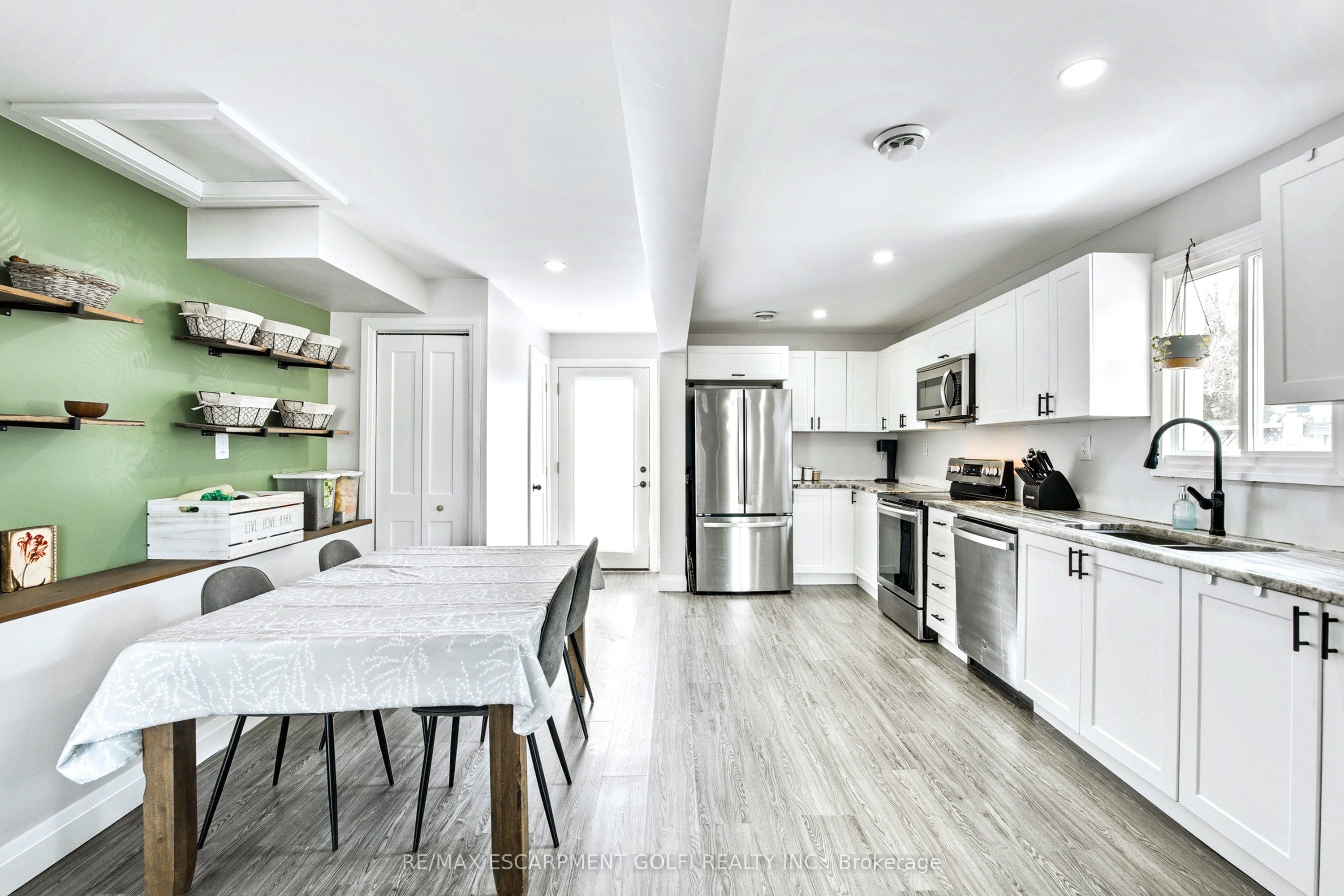 Photo 42 of 27 Grapeview Drive, St. Catharines, Grapeview — HOMEH