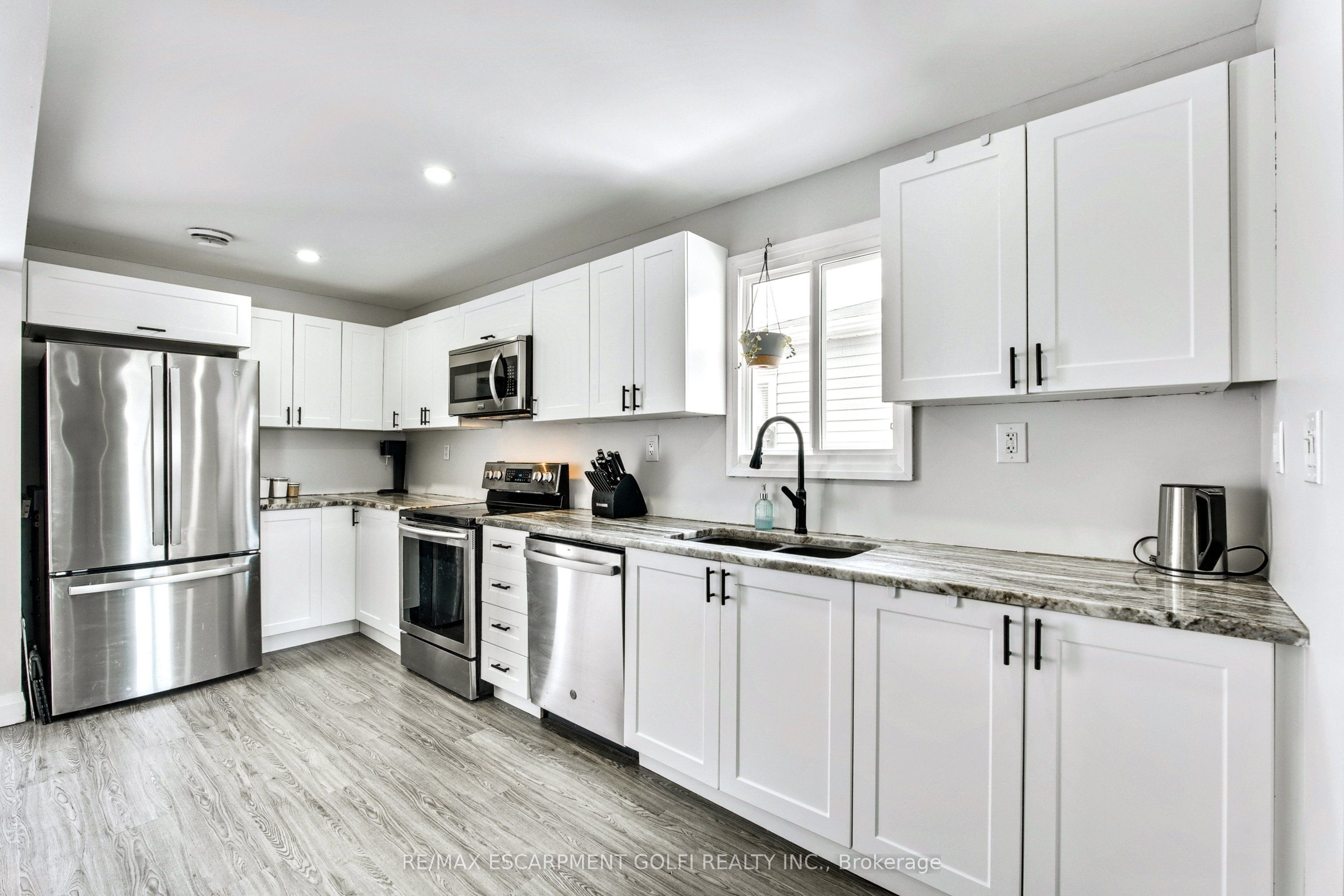 Photo 43 of 27 Grapeview Drive, St. Catharines, Grapeview — HOMEH