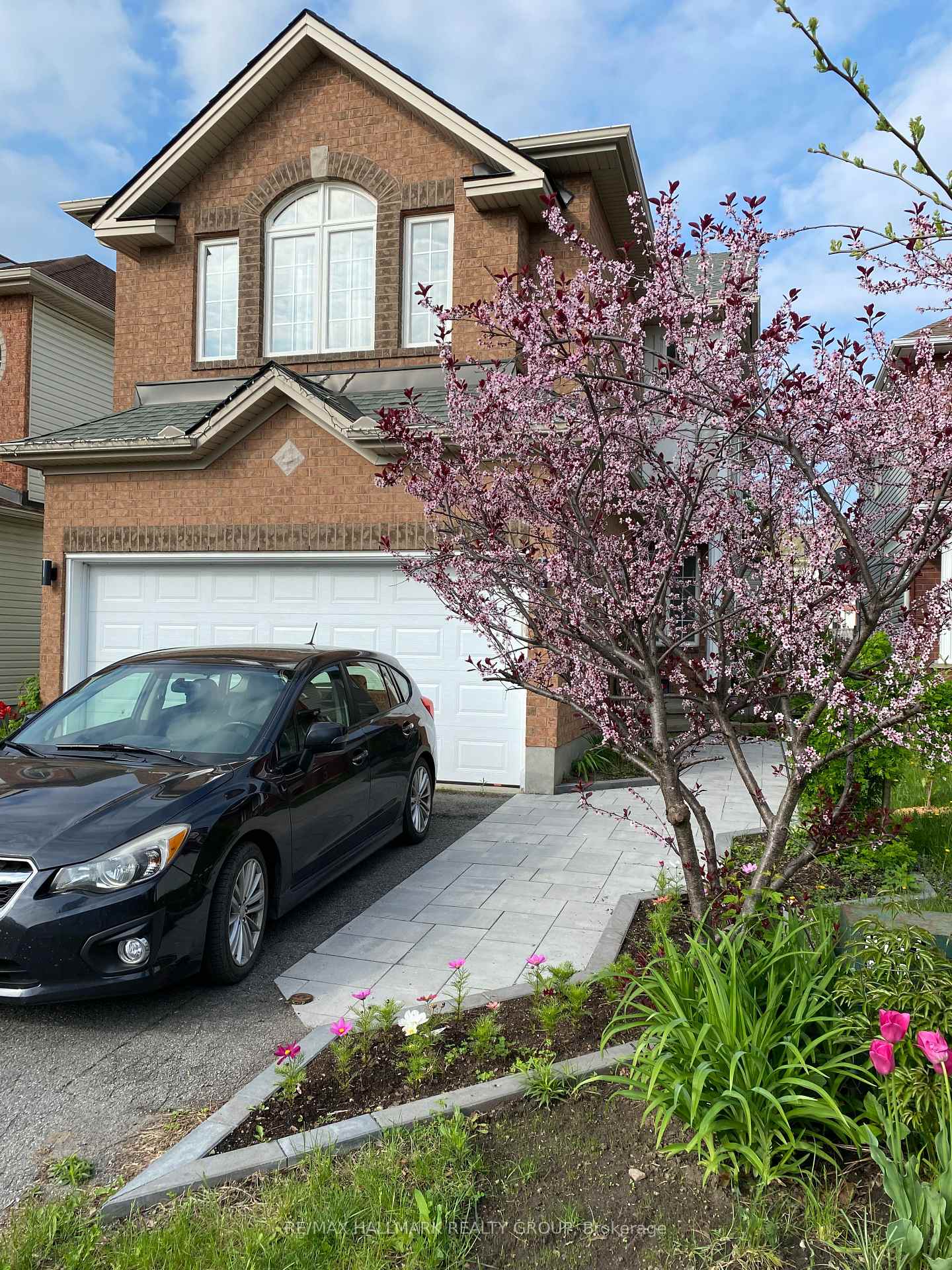 Photo 1 of 16 Whitestone Drive, Ottawa, Central Park — HOMEH