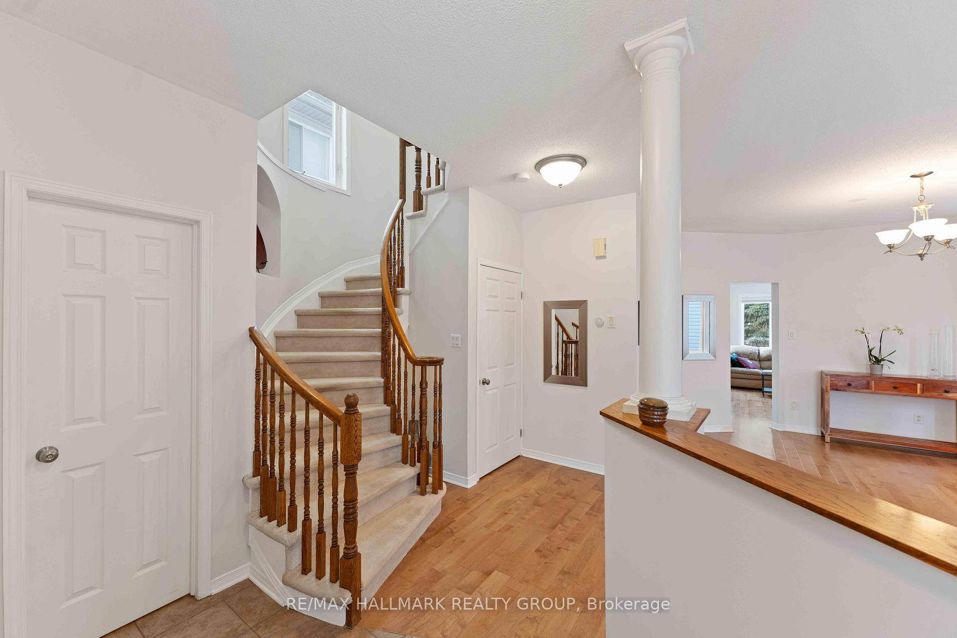 Photo 2 of 16 Whitestone Drive, Ottawa, Central Park — HOMEH
