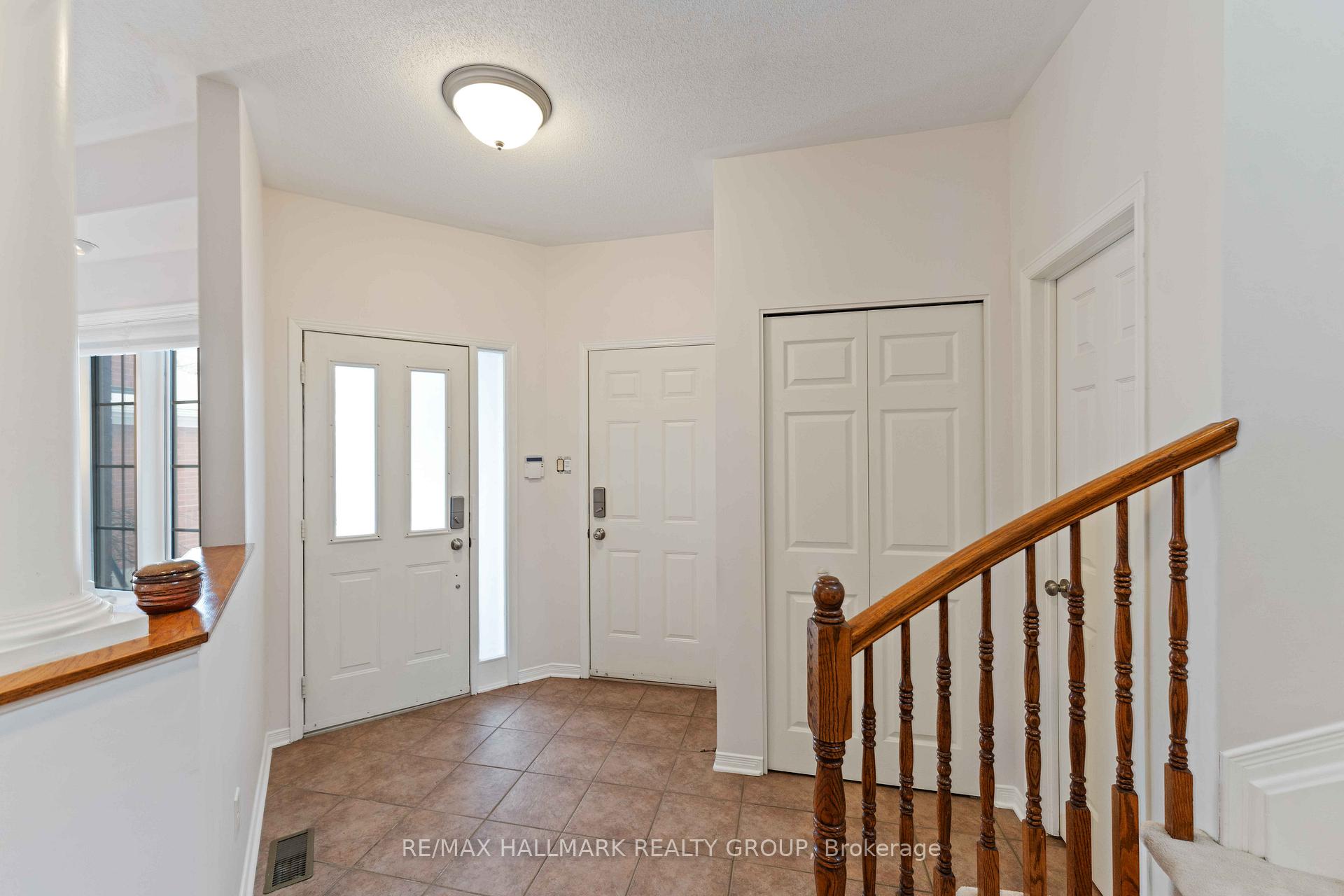 Photo 9 of 16 Whitestone Drive, Ottawa, Central Park — HOMEH