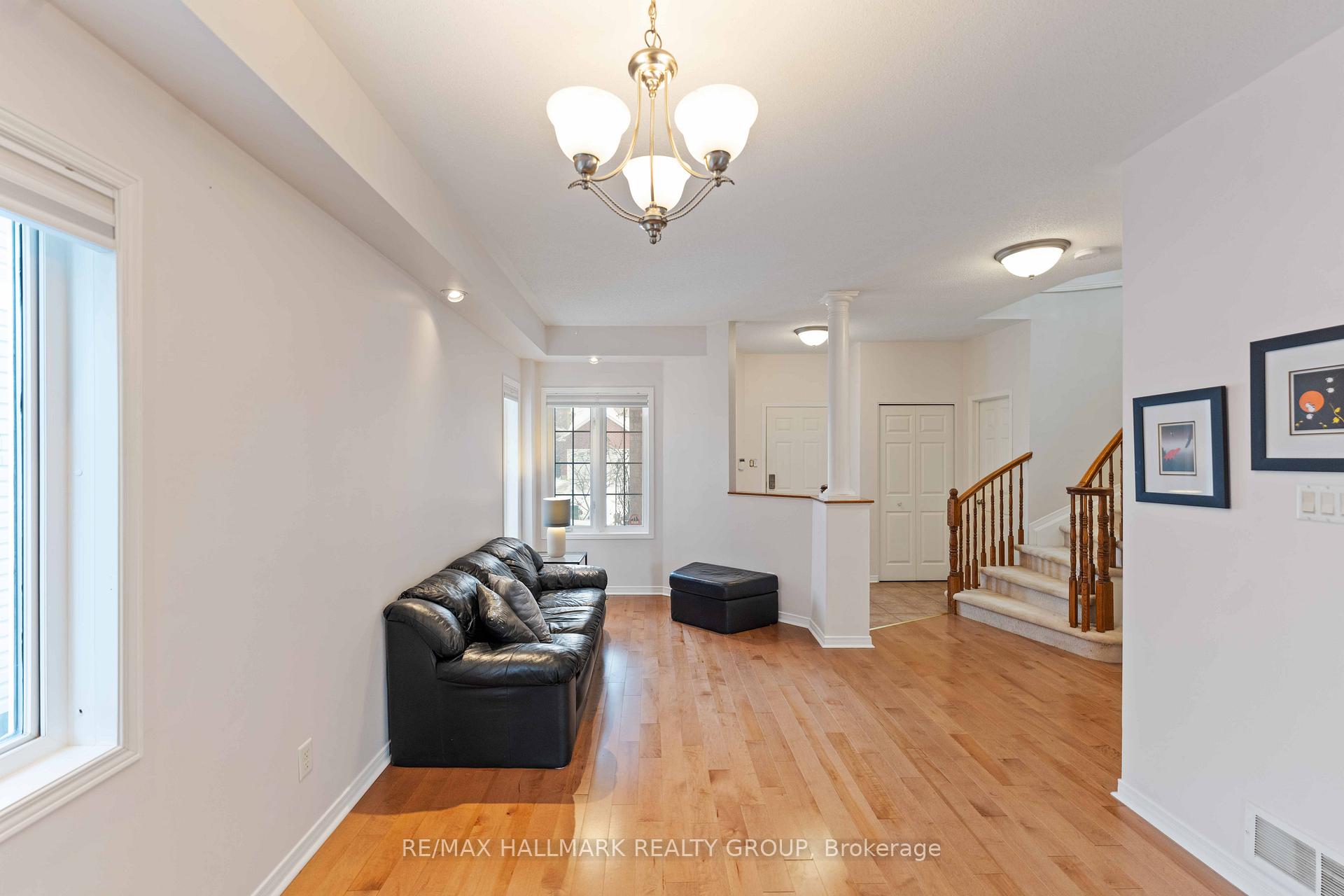 Photo 7 of 16 Whitestone Drive, Ottawa, Central Park — HOMEH