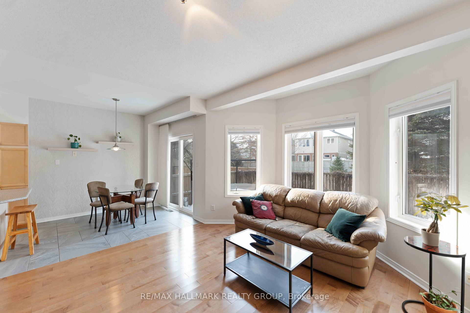 Photo 5 of 16 Whitestone Drive, Ottawa, Central Park — HOMEH