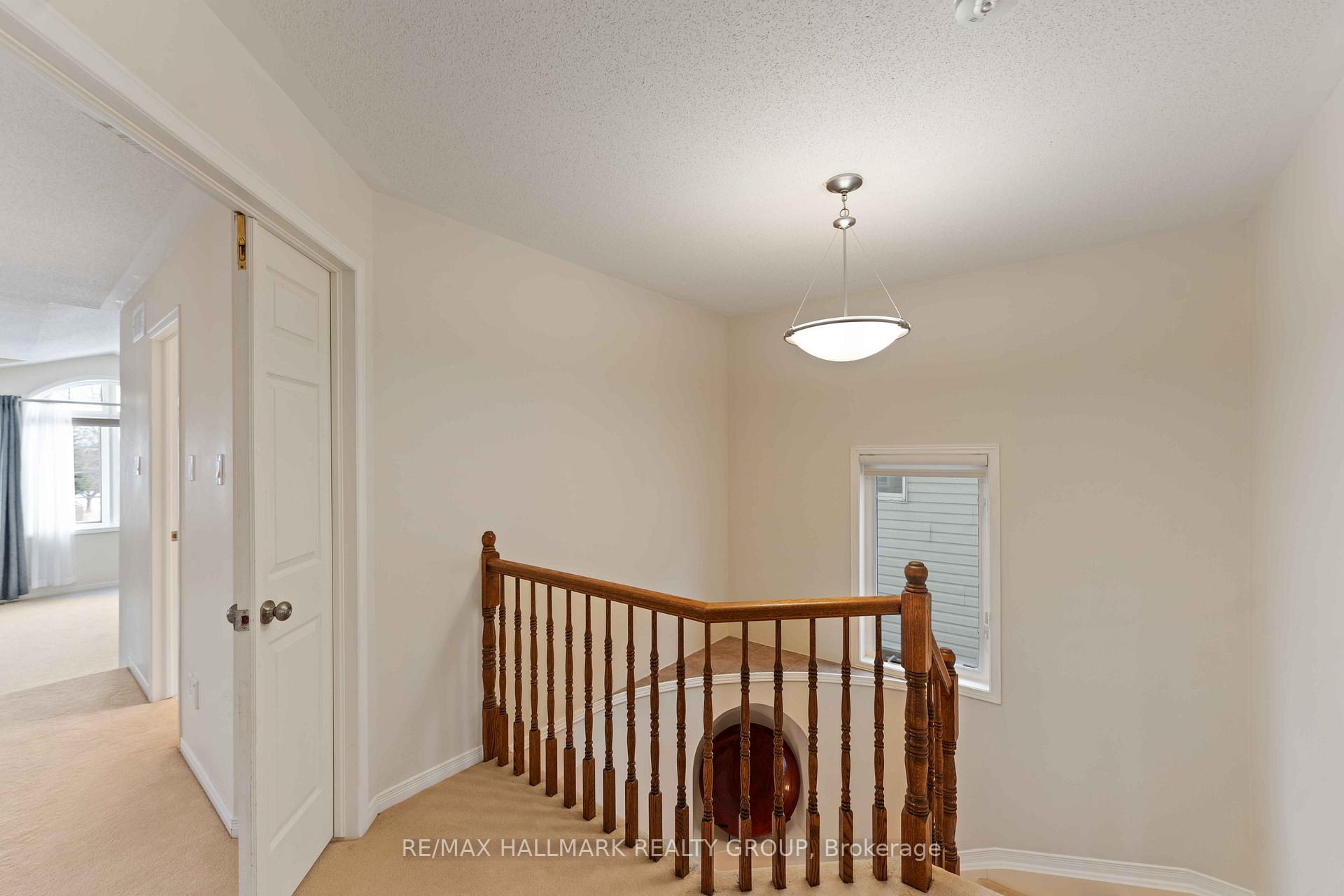Photo 10 of 16 Whitestone Drive, Ottawa, Central Park — HOMEH