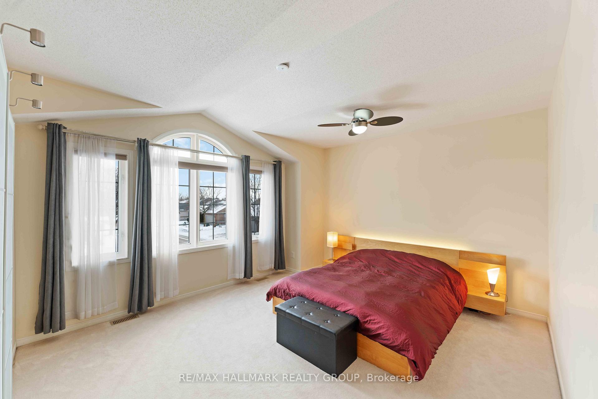 Photo 13 of 16 Whitestone Drive, Ottawa, Central Park — HOMEH