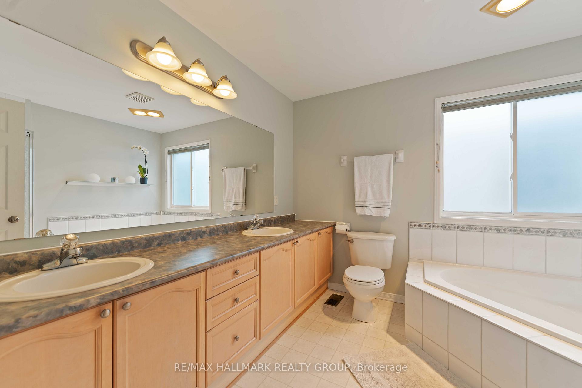 Photo 16 of 16 Whitestone Drive, Ottawa, Central Park — HOMEH