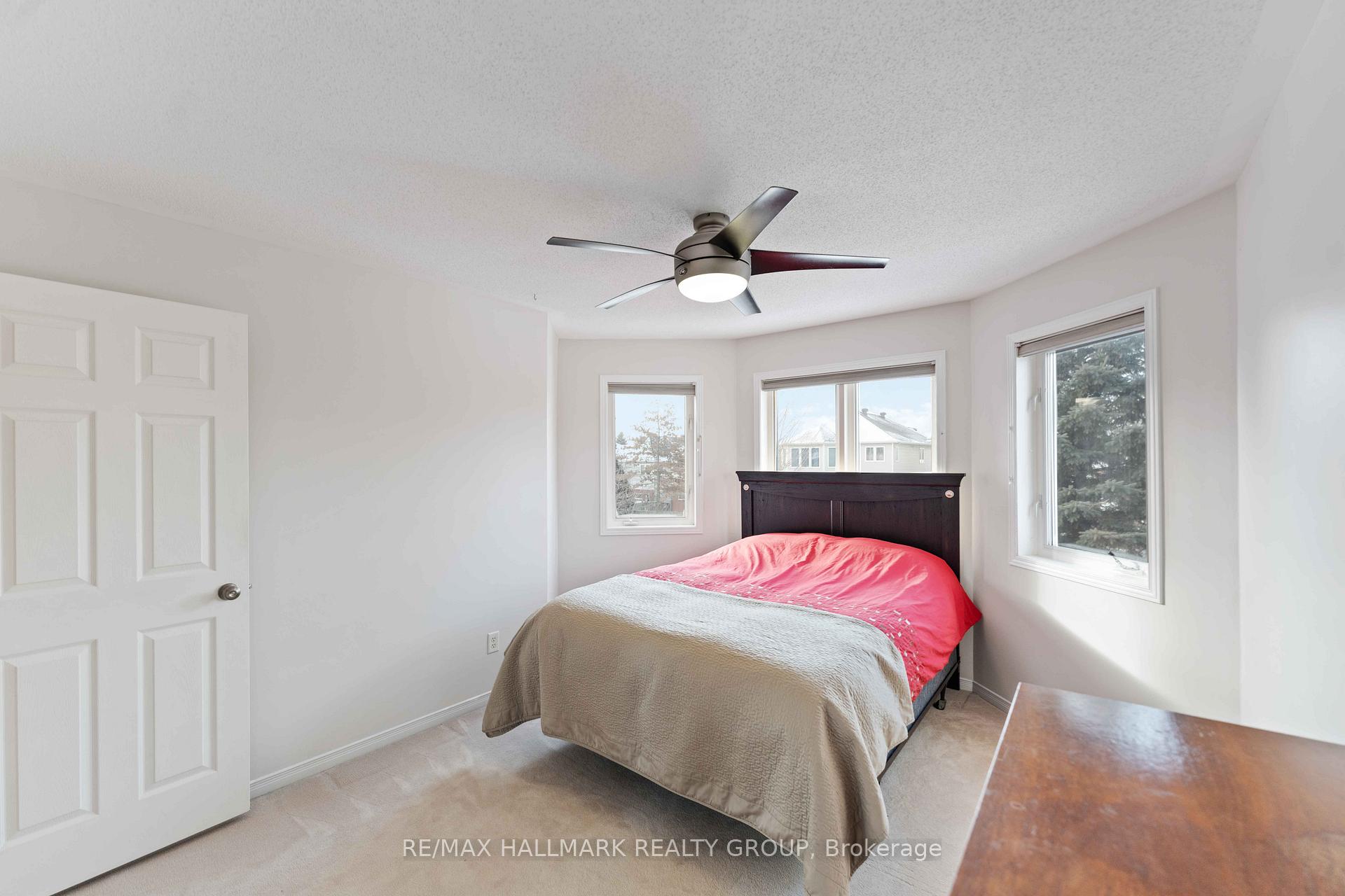 Photo 24 of 16 Whitestone Drive, Ottawa, Central Park — HOMEH