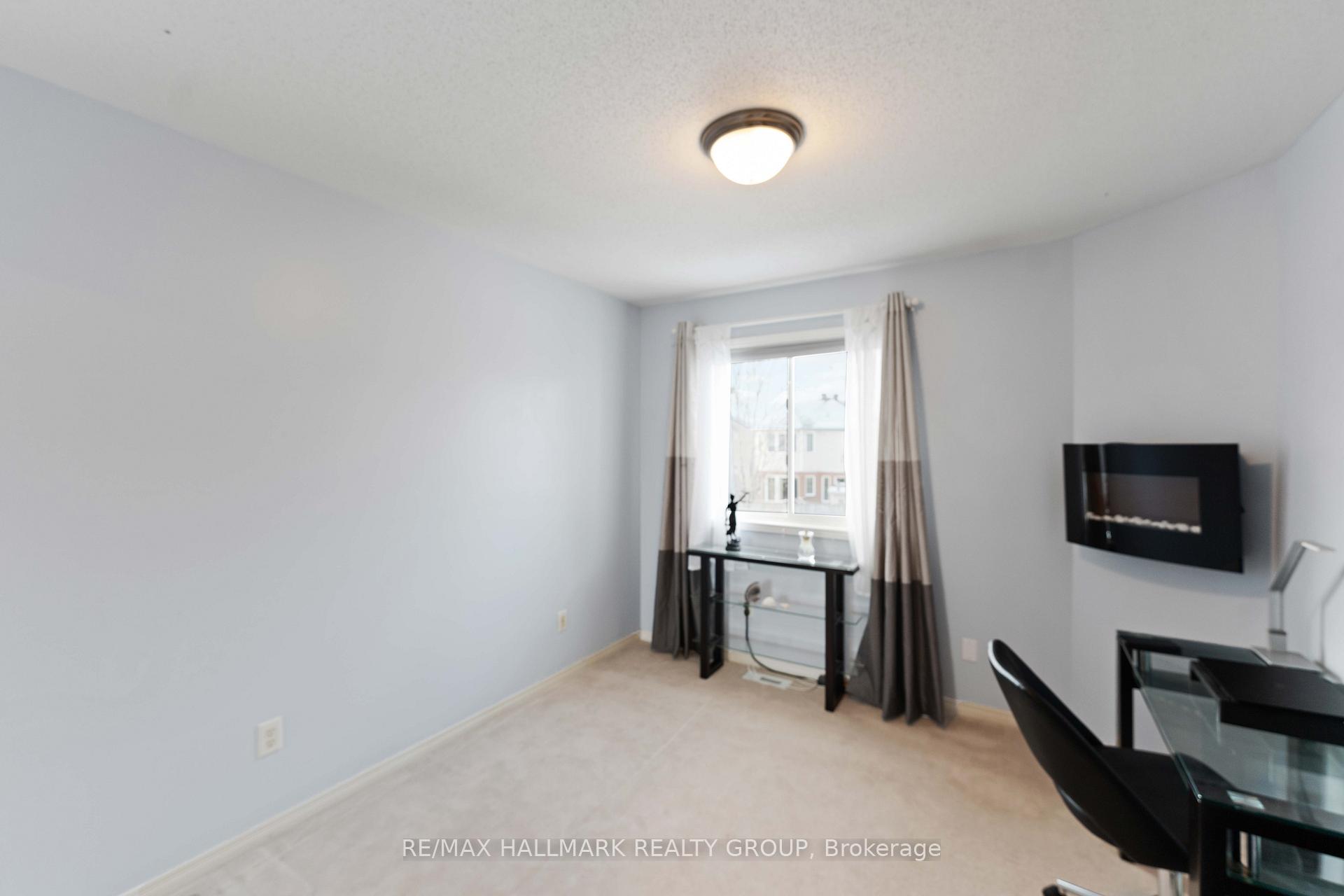 Photo 15 of 16 Whitestone Drive, Ottawa, Central Park — HOMEH