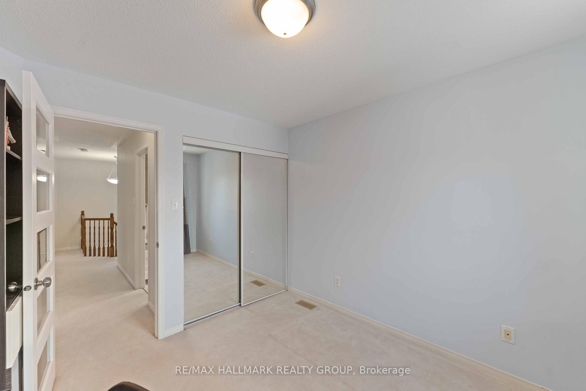 Photo 25 of 16 Whitestone Drive, Ottawa, Central Park — HOMEH