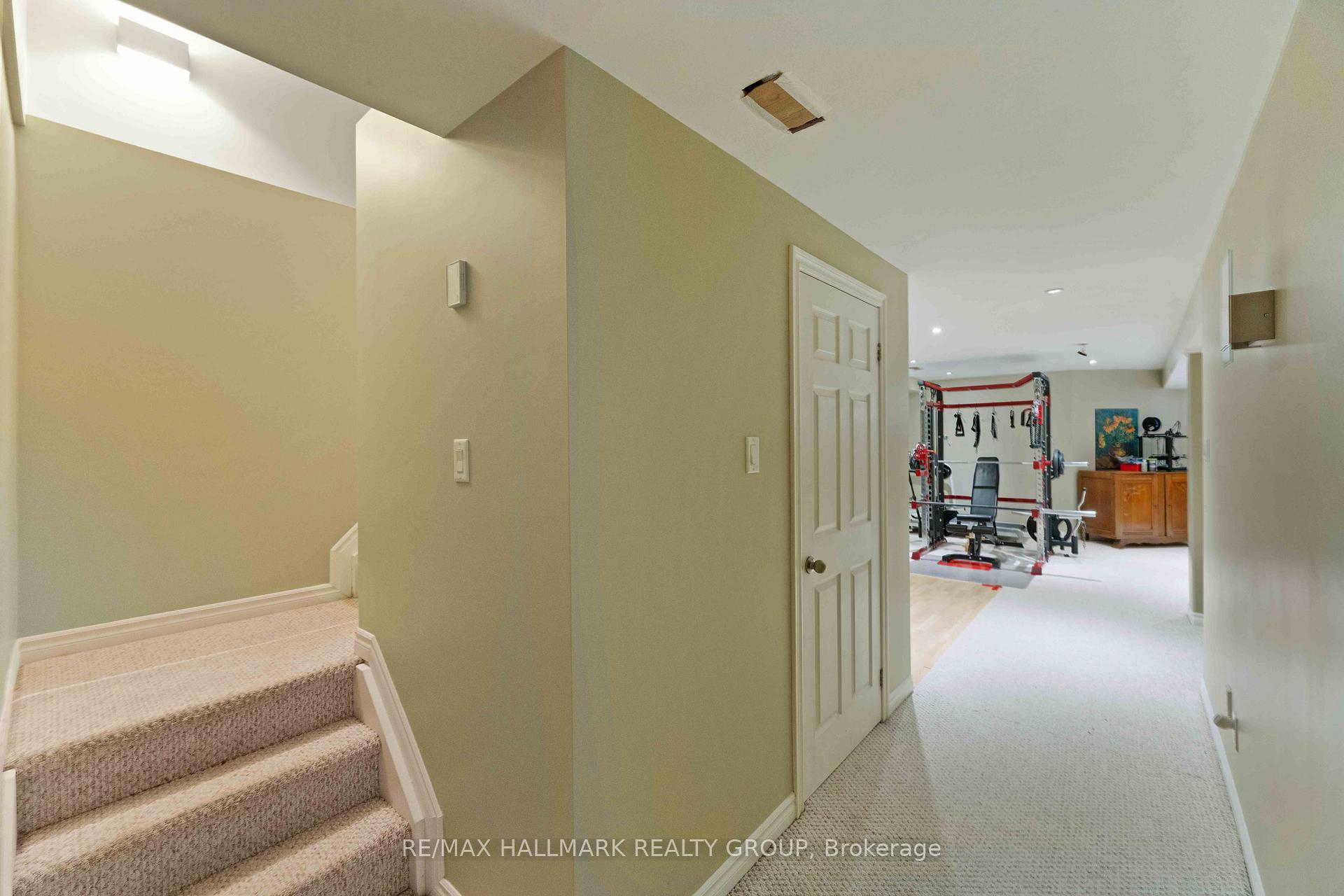 Photo 17 of 16 Whitestone Drive, Ottawa, Central Park — HOMEH