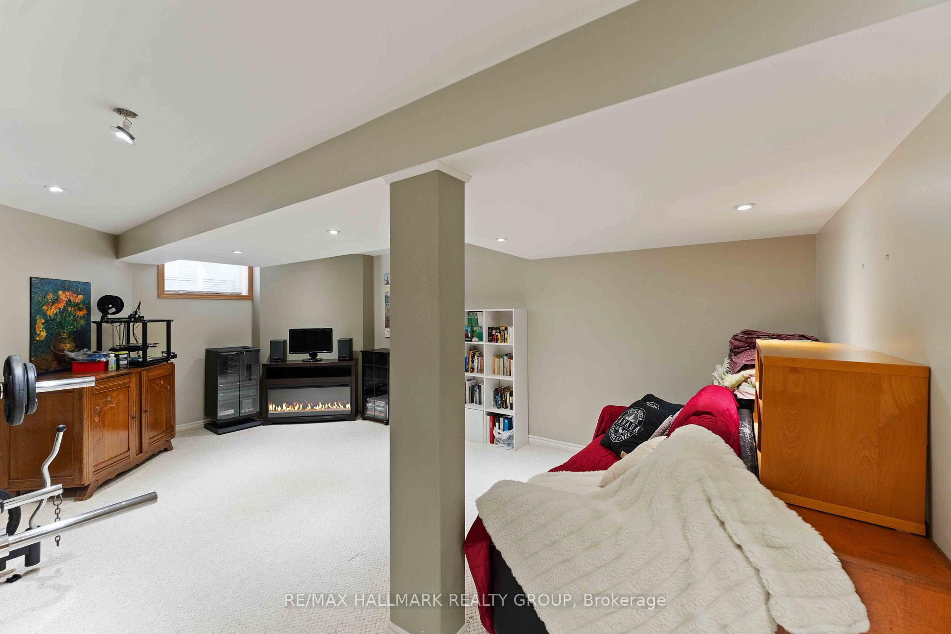 Photo 19 of 16 Whitestone Drive, Ottawa, Central Park — HOMEH