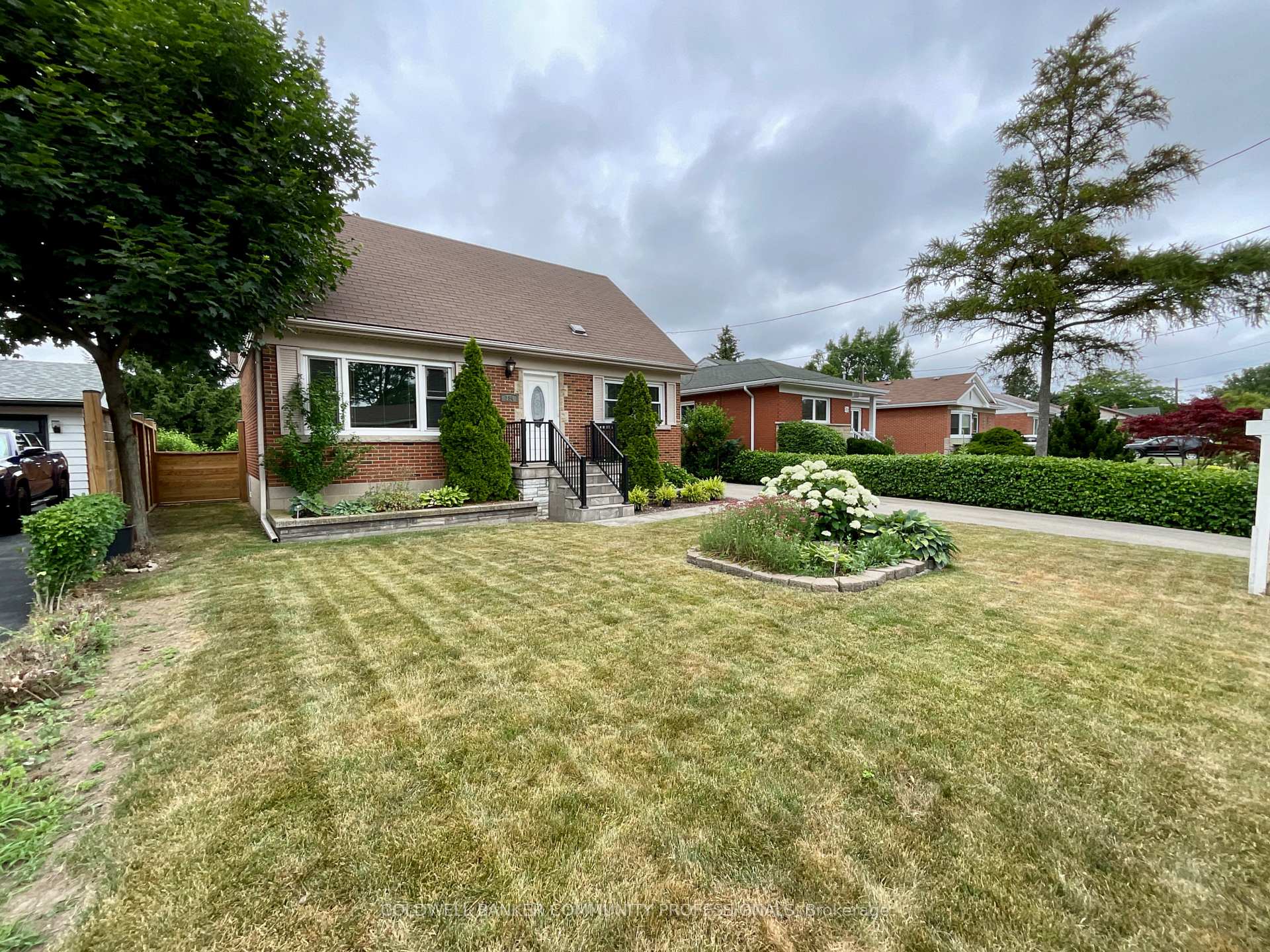 Photo 3 of 384 Upper Kenilworth Avenue, Hamilton, Huntington — HOMEH