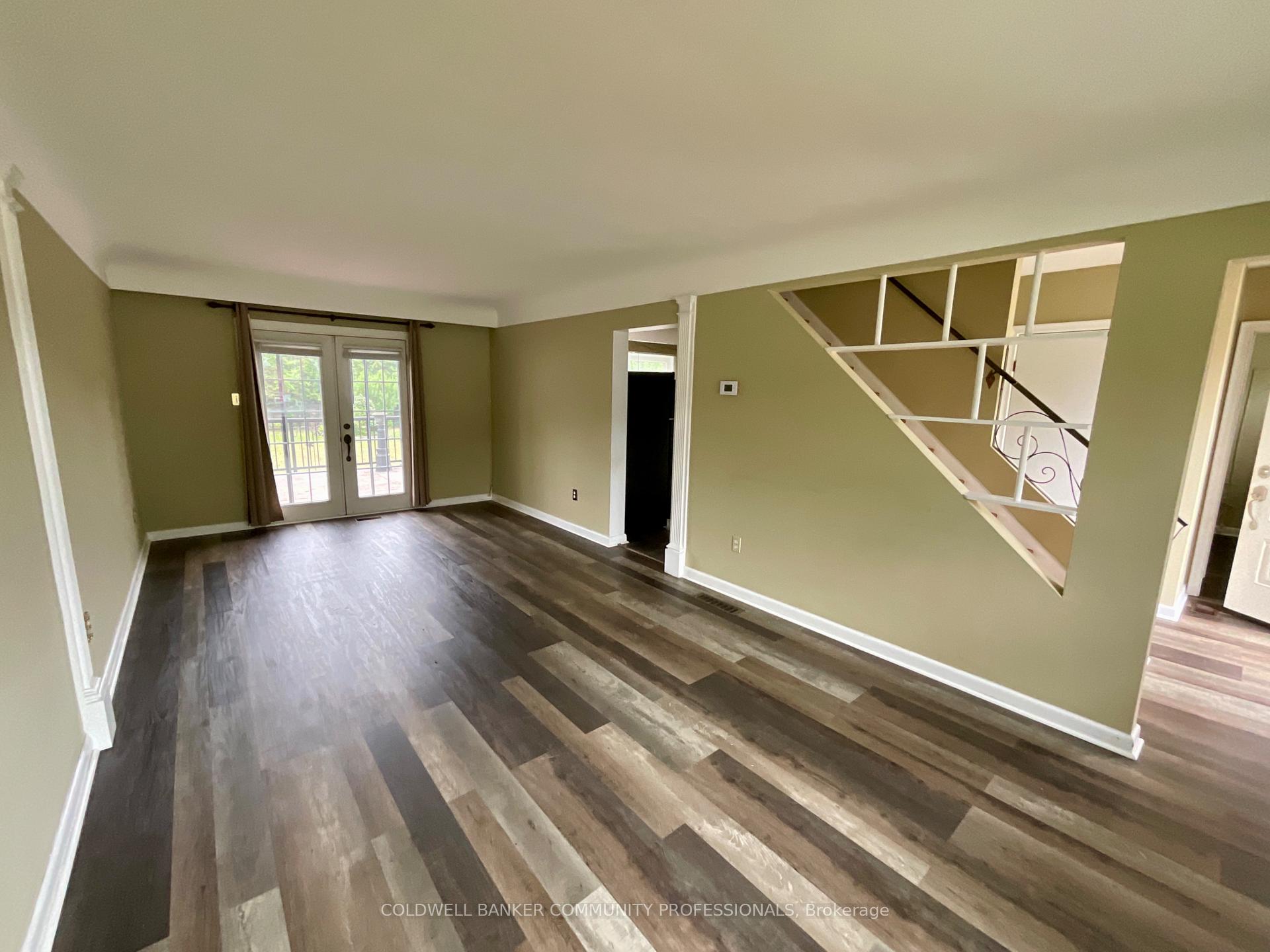 Photo 8 of 384 Upper Kenilworth Avenue, Hamilton, Huntington — HOMEH
