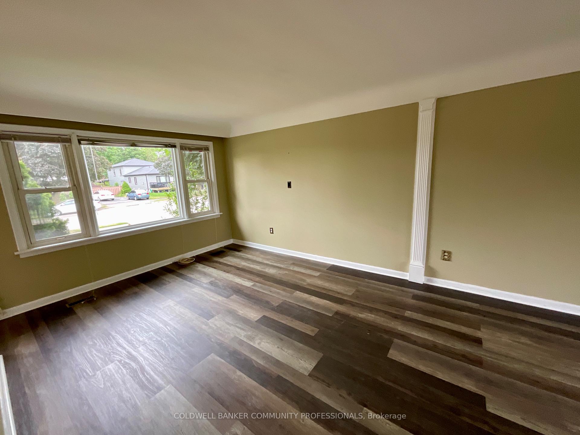 Photo 10 of 384 Upper Kenilworth Avenue, Hamilton, Huntington — HOMEH
