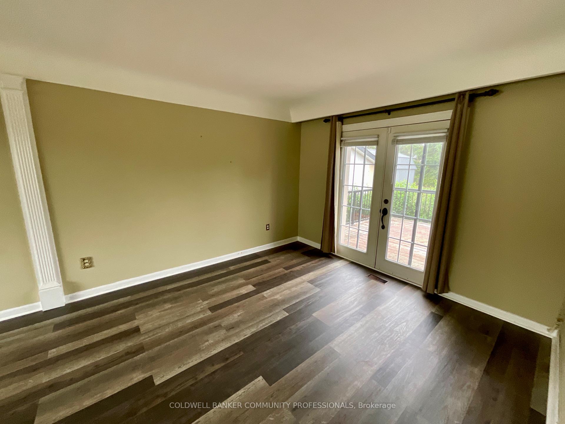 Photo 11 of 384 Upper Kenilworth Avenue, Hamilton, Huntington — HOMEH