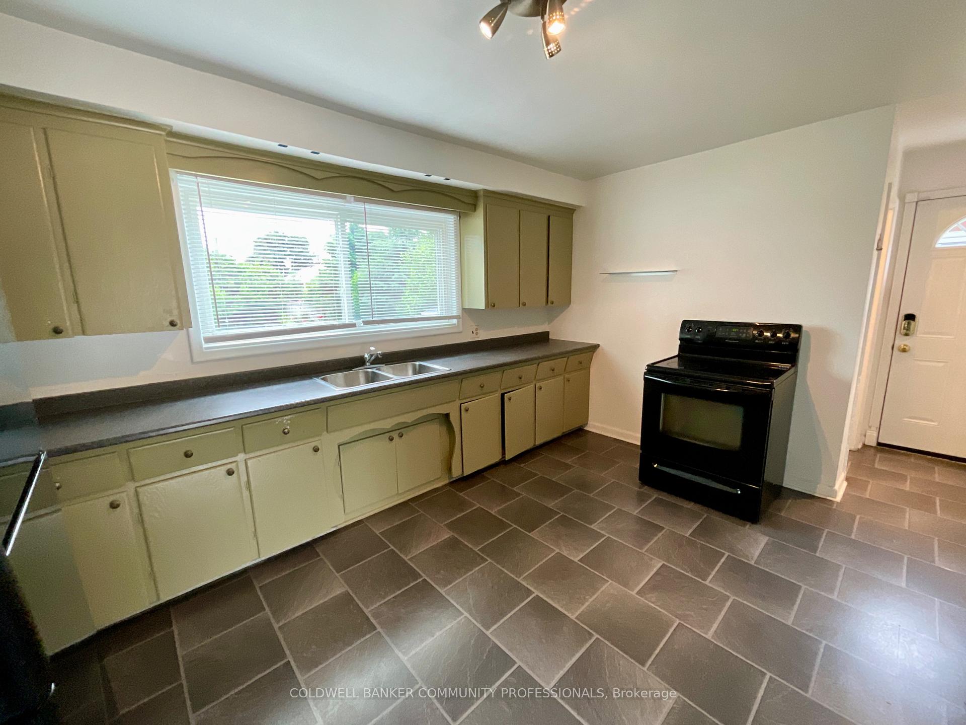 Photo 12 of 384 Upper Kenilworth Avenue, Hamilton, Huntington — HOMEH