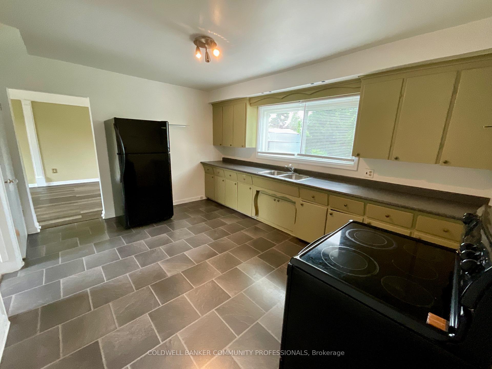 Photo 13 of 384 Upper Kenilworth Avenue, Hamilton, Huntington — HOMEH