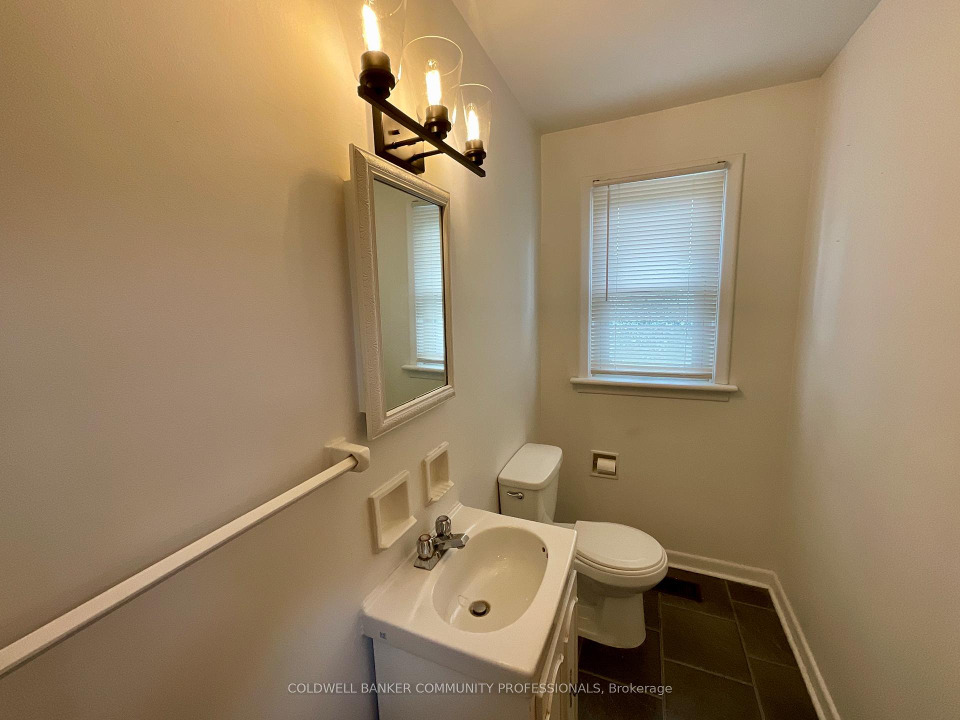 Photo 14 of 384 Upper Kenilworth Avenue, Hamilton, Huntington — HOMEH