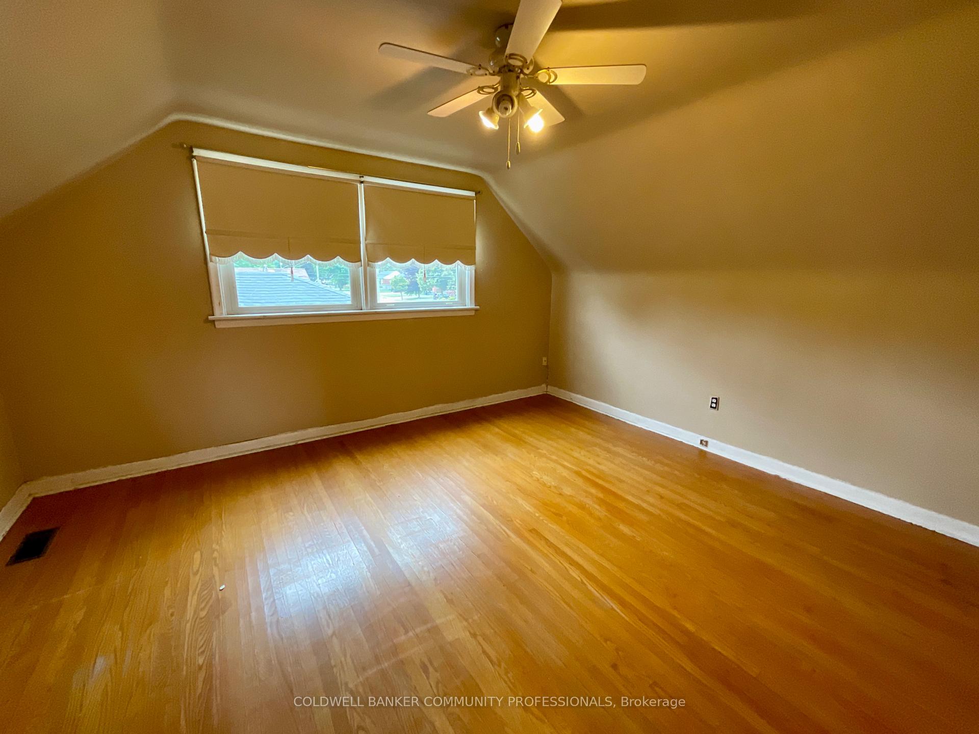 Photo 18 of 384 Upper Kenilworth Avenue, Hamilton, Huntington — HOMEH