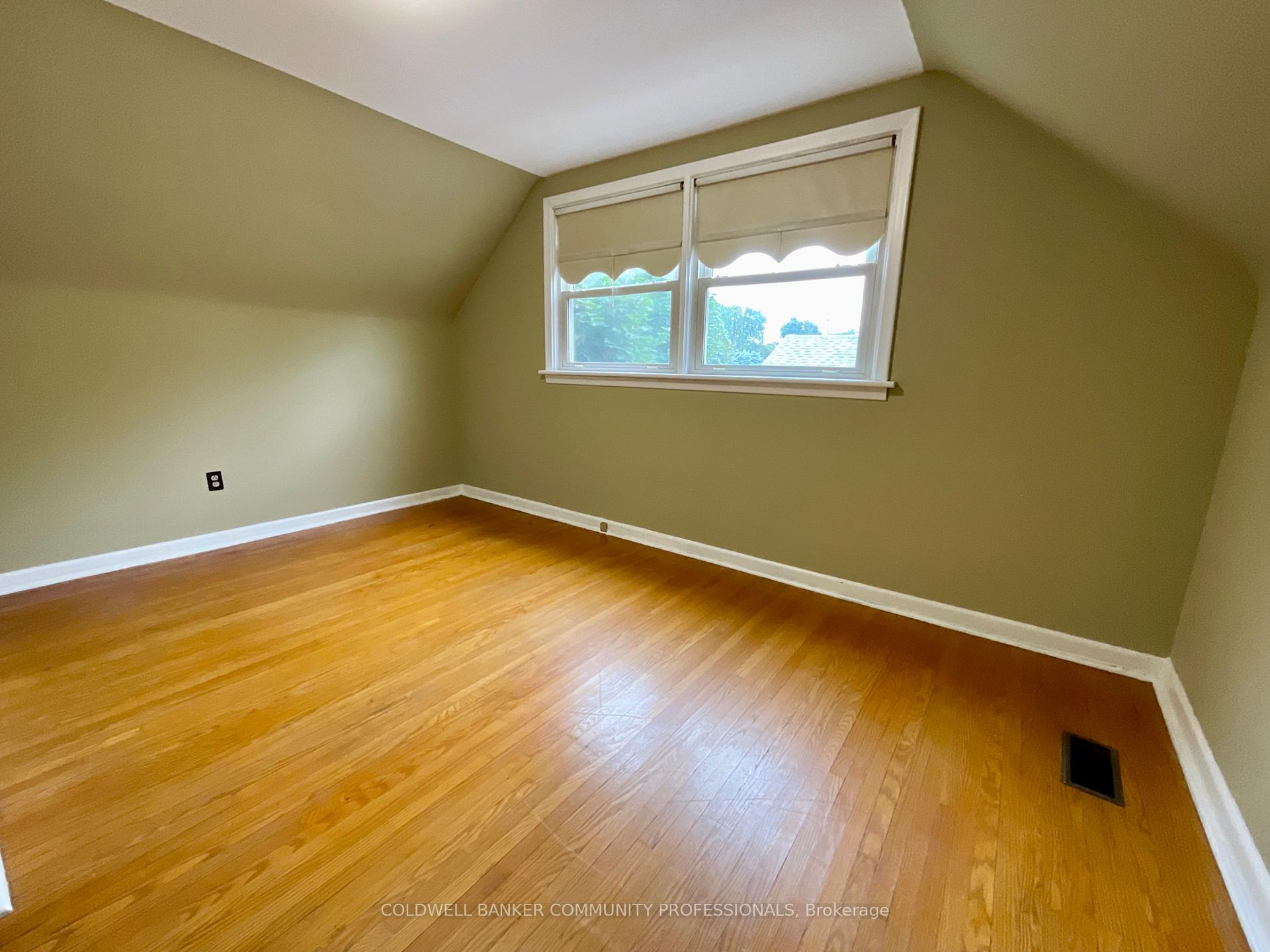 Photo 20 of 384 Upper Kenilworth Avenue, Hamilton, Huntington — HOMEH