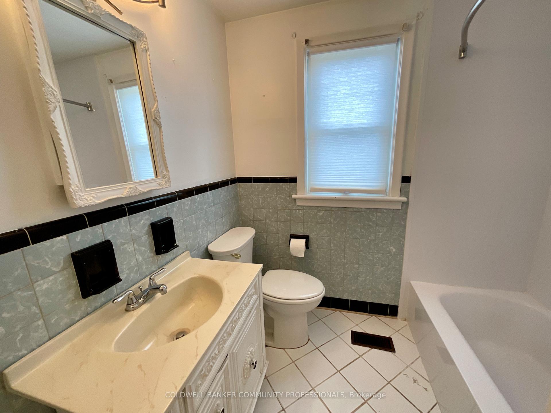 Photo 21 of 384 Upper Kenilworth Avenue, Hamilton, Huntington — HOMEH