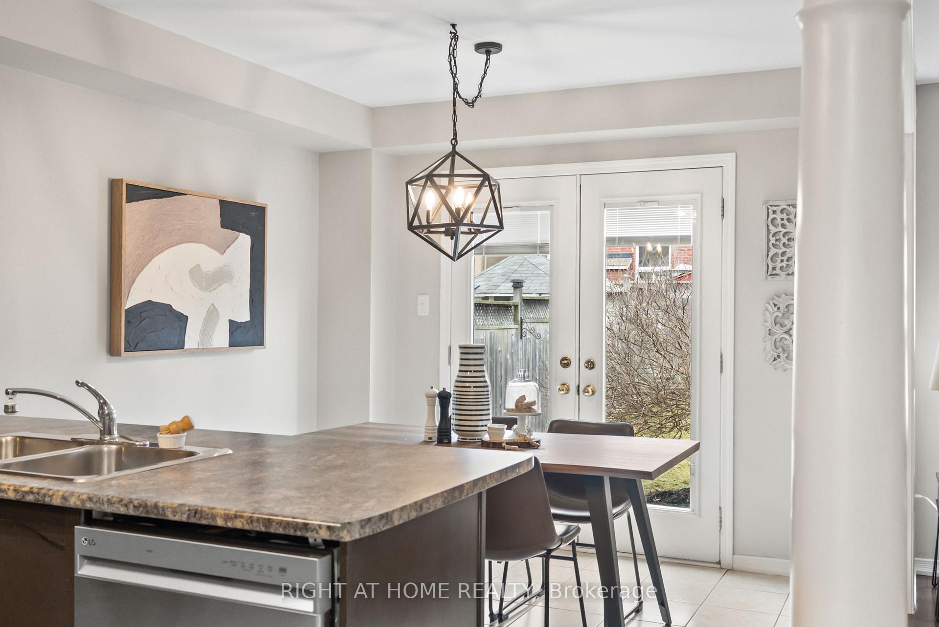Photo 5 of 179 Courvier Crescent, Clarington, Bowmanville — HOMEH
