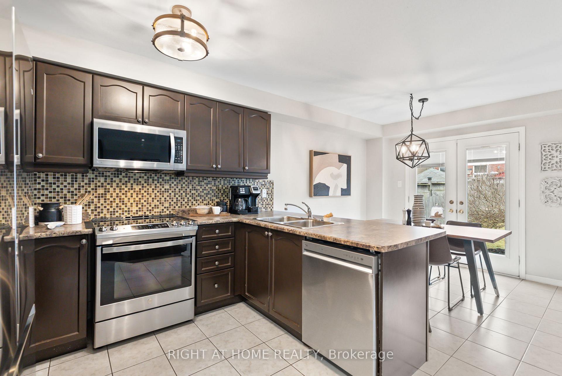 Photo 6 of 179 Courvier Crescent, Clarington, Bowmanville — HOMEH